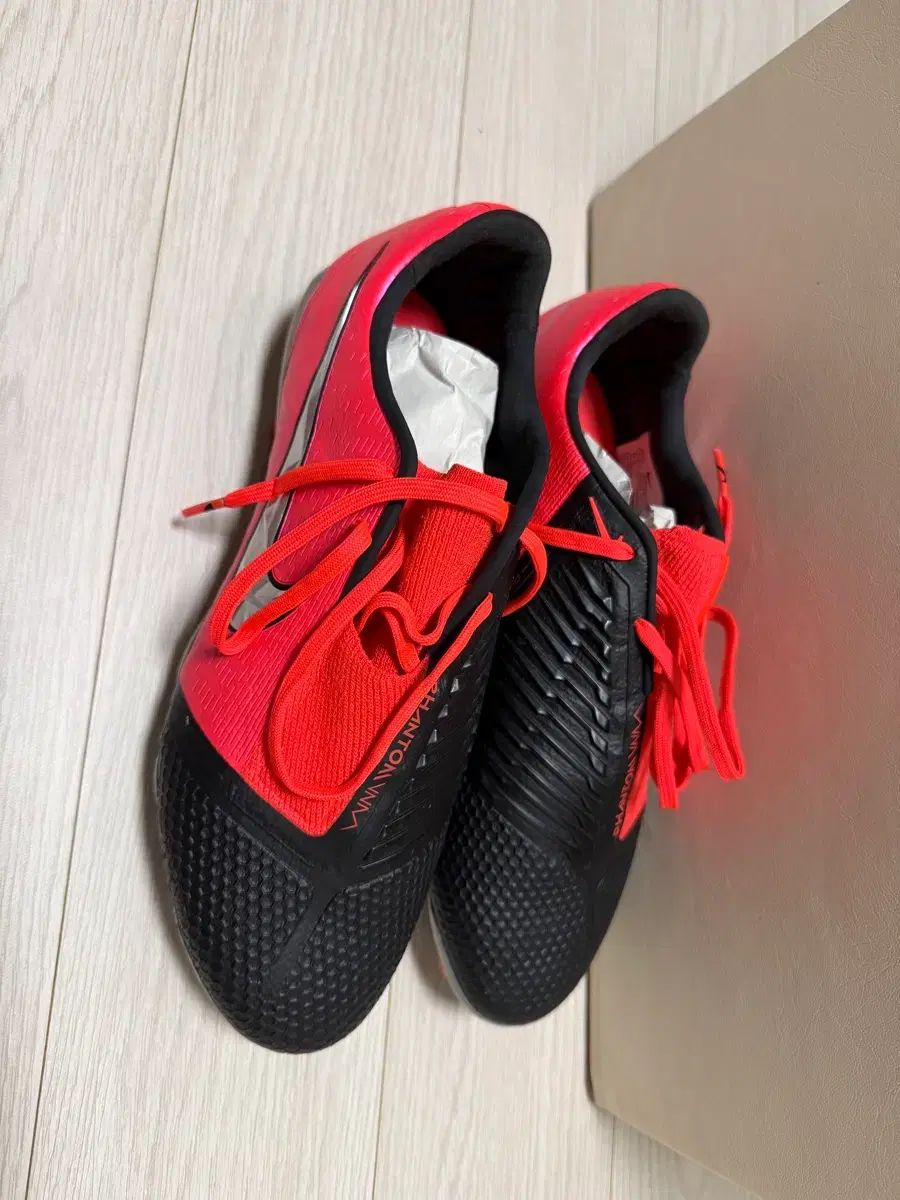ナイキ FANTOM VNM サッカーシューズ ブラック/レッド 26,068円