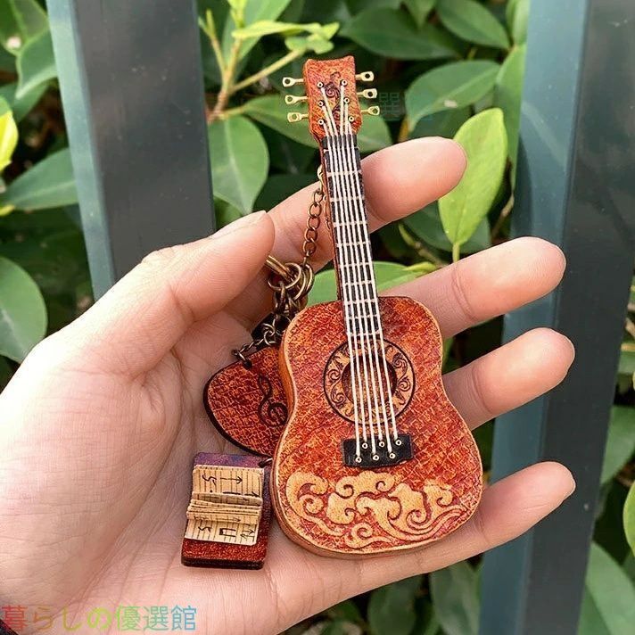 人気ギフト 本革 ハンドメイド ギターピックケース キーホルダー バッグチャーム ストラップレザー 手作り アンティーク調 おしゃれ ギフト プレゼント 文房具 雑貨 メンズ レディース SGP296