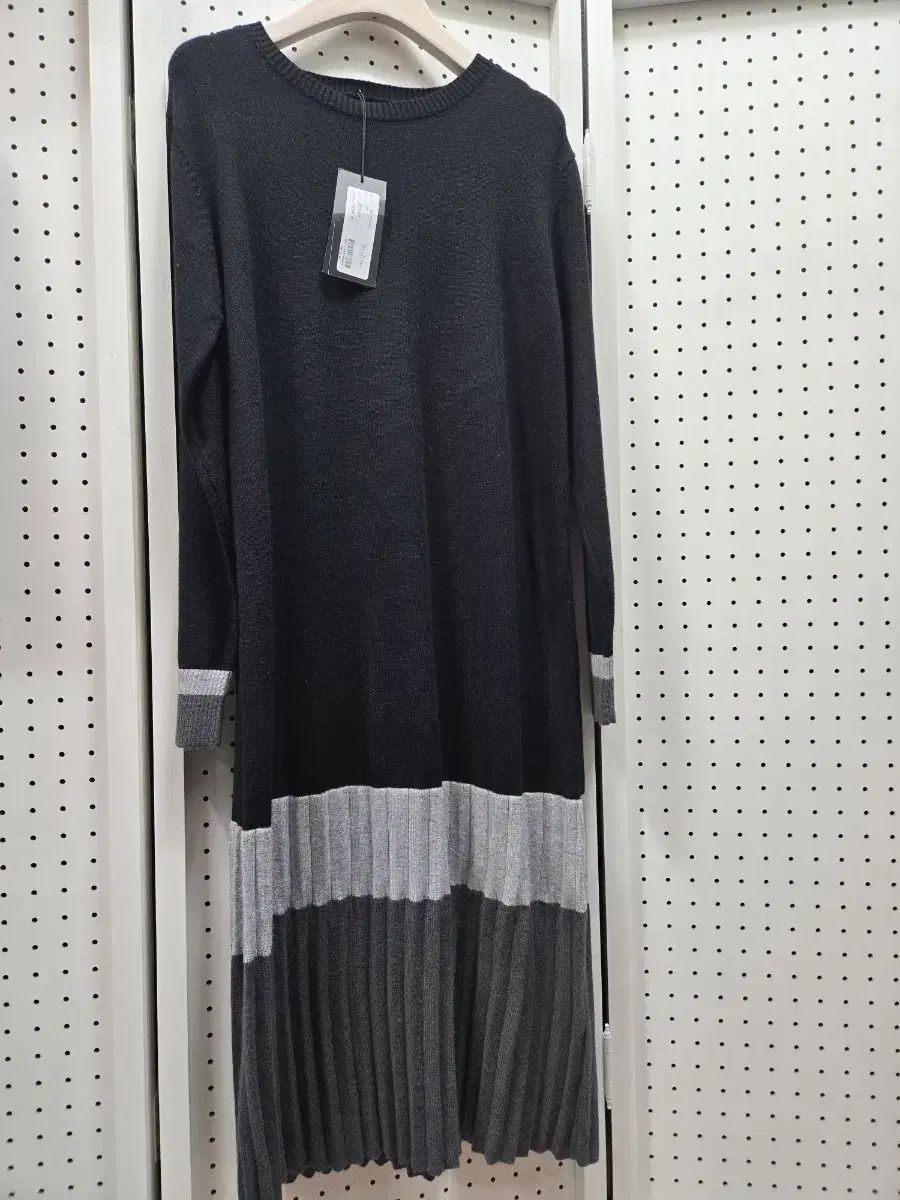 （1529） the アイザット ブラック/グレー ニット ロング ONE PIECE 新品