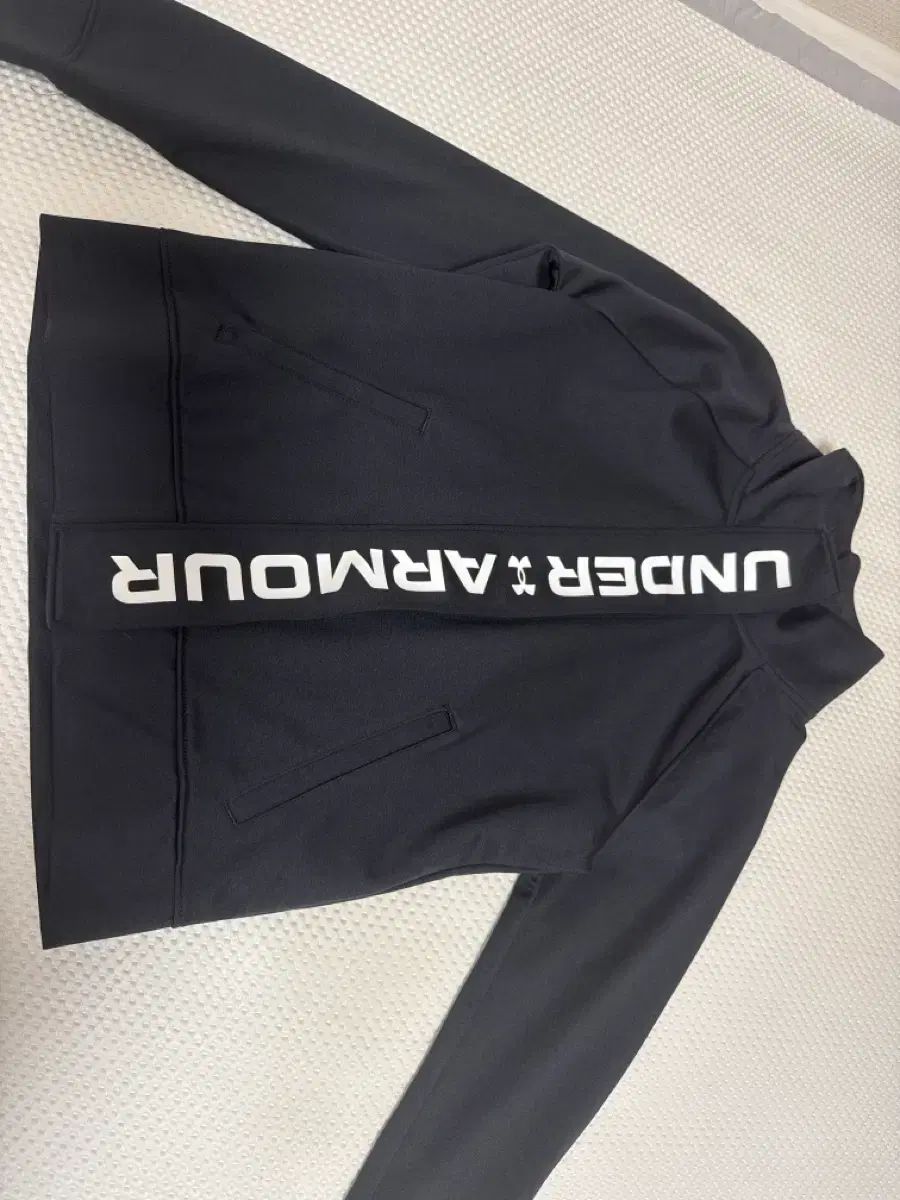 未使用 UNDER ARMOUR アンダーアーマー ウィンドブレーカー