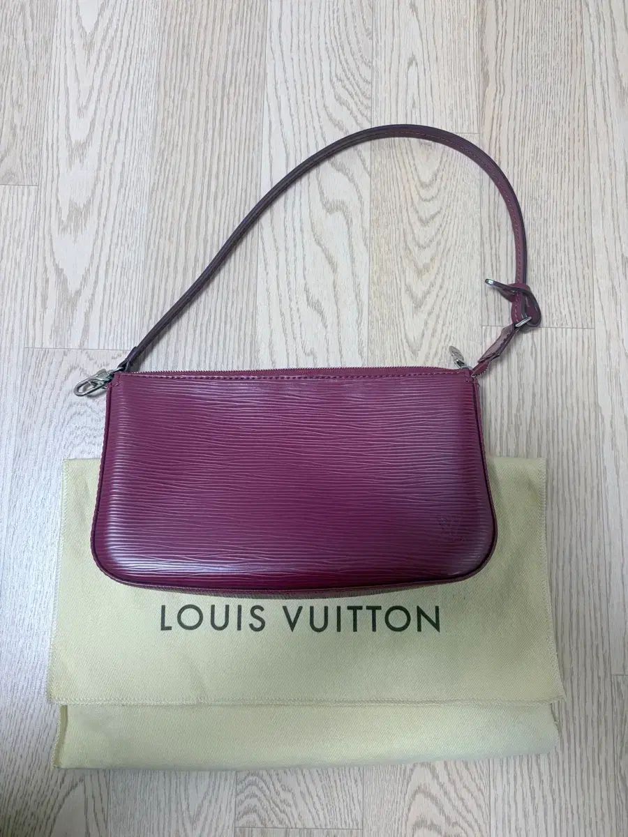 デパート正規品 Louis Vuitton ルイヴィトン ポシェット アクセソワール (状態A級)