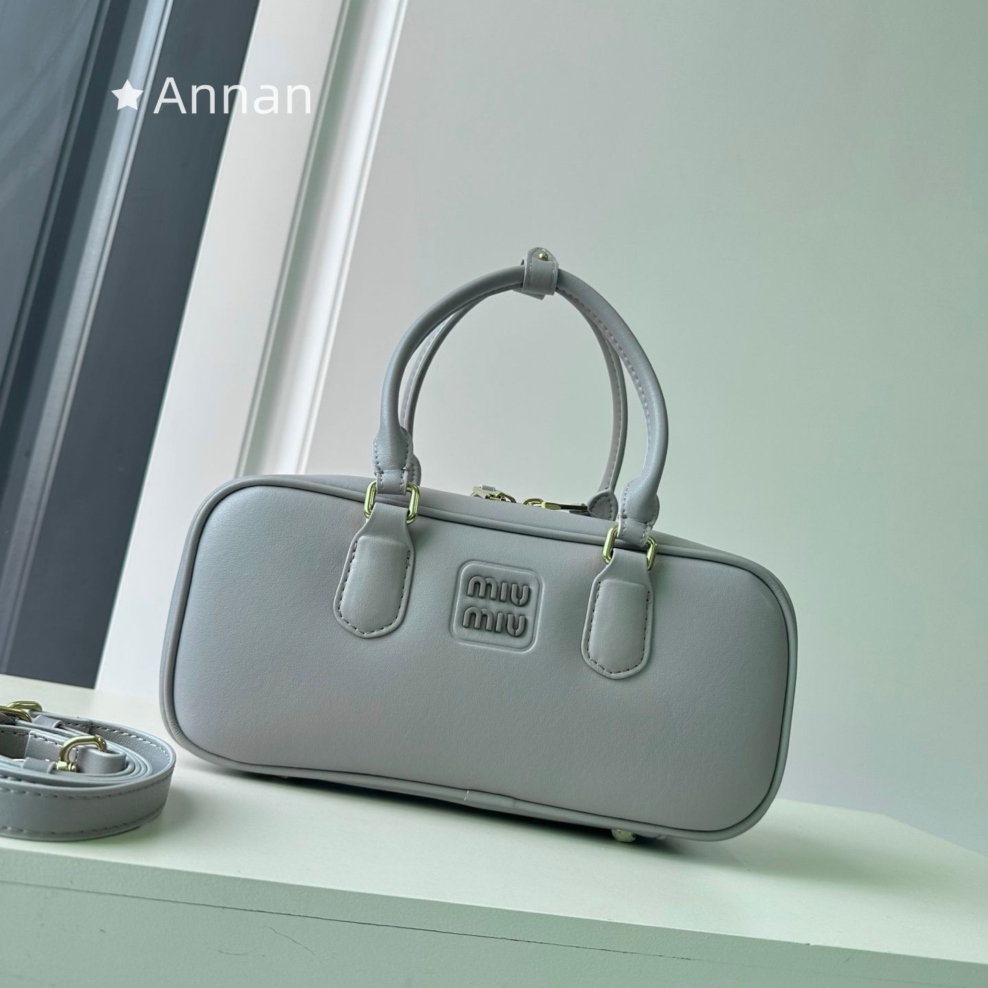現行モデ 本日限定!送料込☆ 良品 レディース MIUMIUミュウミュウ ハンドバッグ