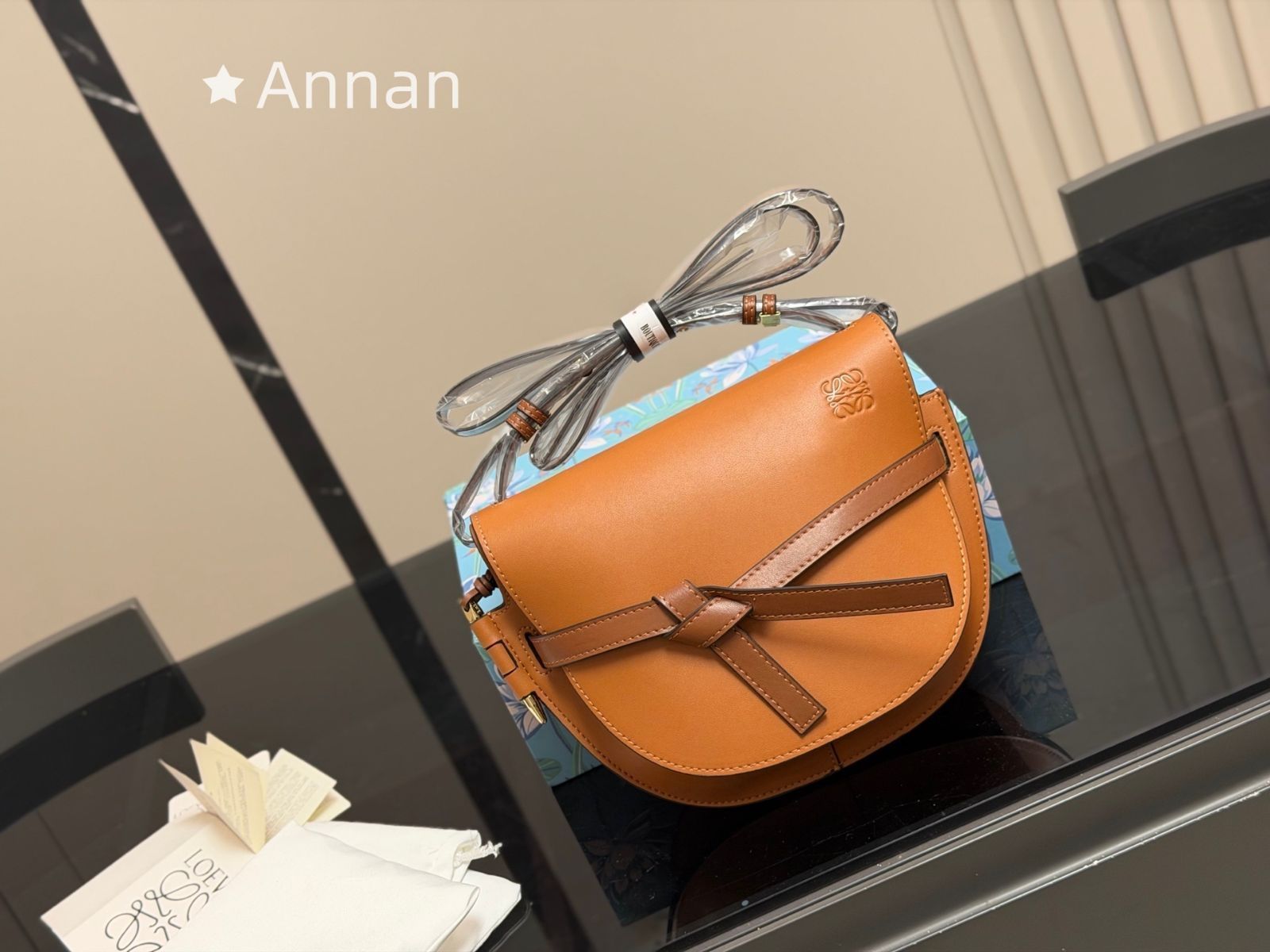 【未使用品】最終値下げ送料無料 送料無料レディース LOEWE　ロエベ ショルダーバッグ