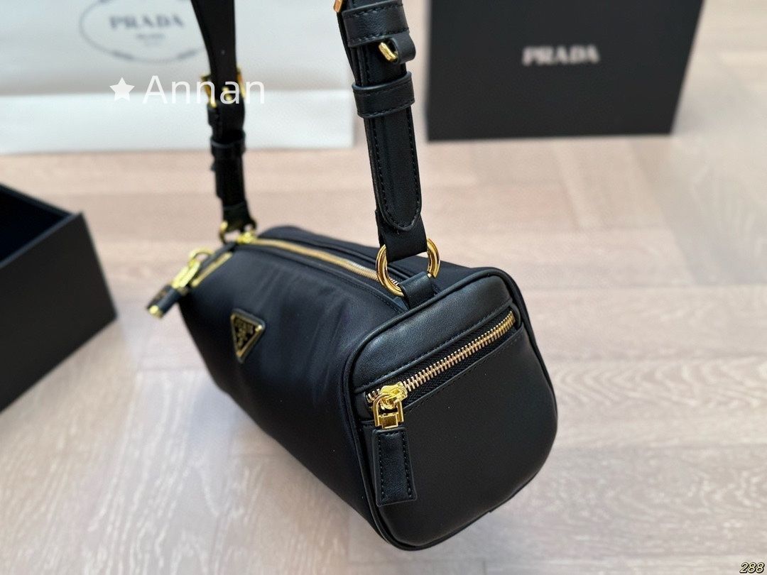 最終値下げ！レディース PRADA プラダ ショルダーバッグ - メルカリ