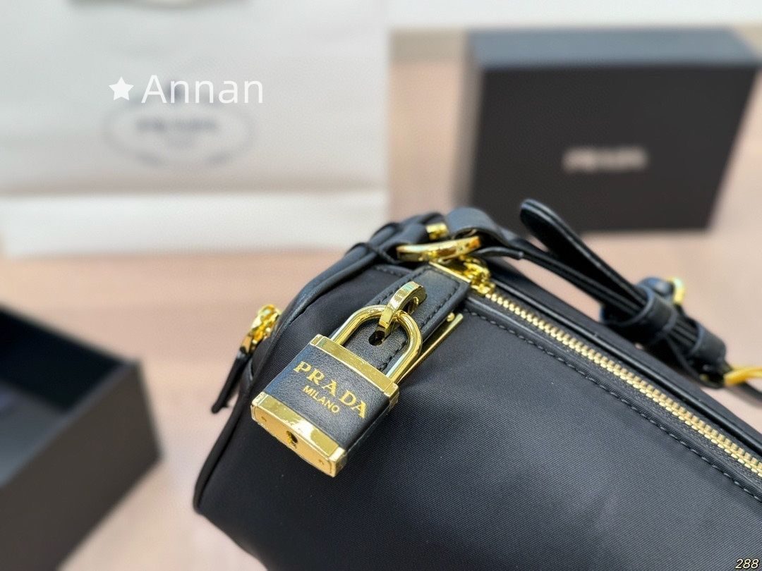 プラダショルダー最終値下げ 最終値下げ！レディース PRADA プラダ ショルダーバッグ - メルカリ