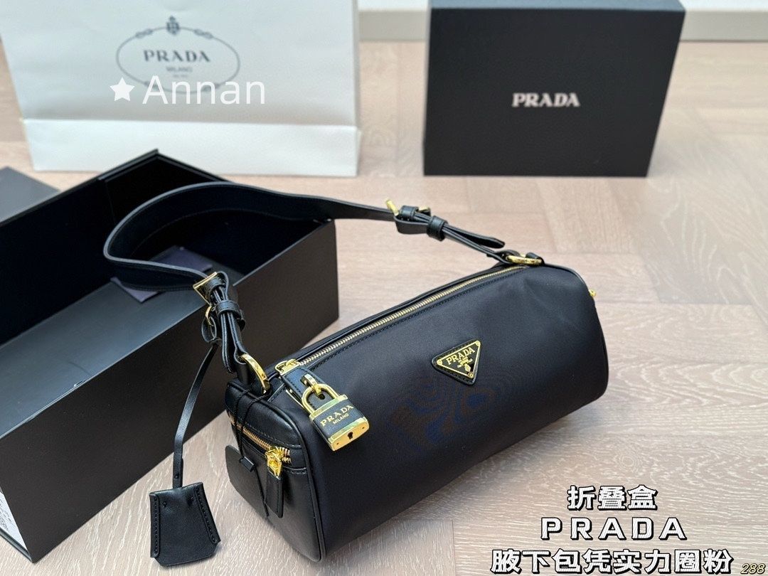 プラダショルダー最終値下げ 最終値下げ PRADA レッド ナイロン ショルダーバッグ 【公式通販】