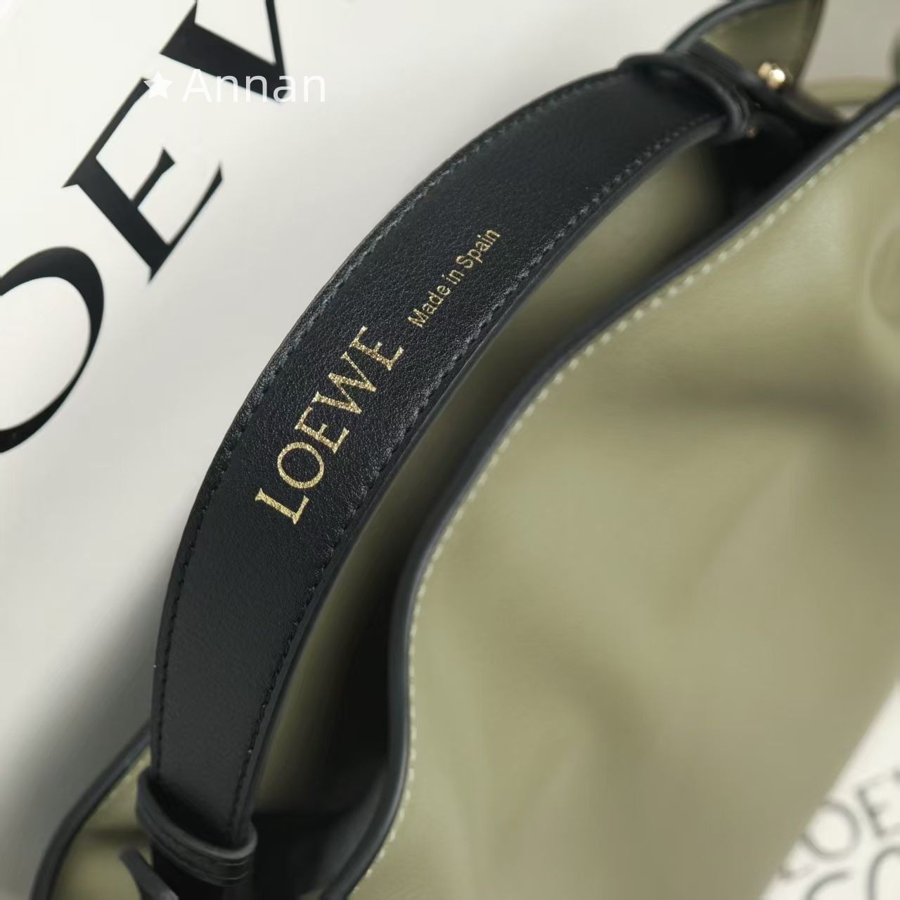 LOEWEショルダーバッグ最終値下げ ロエベ LOEWE バッグ ショルダーバッグ カメラ クロスボディバッグ