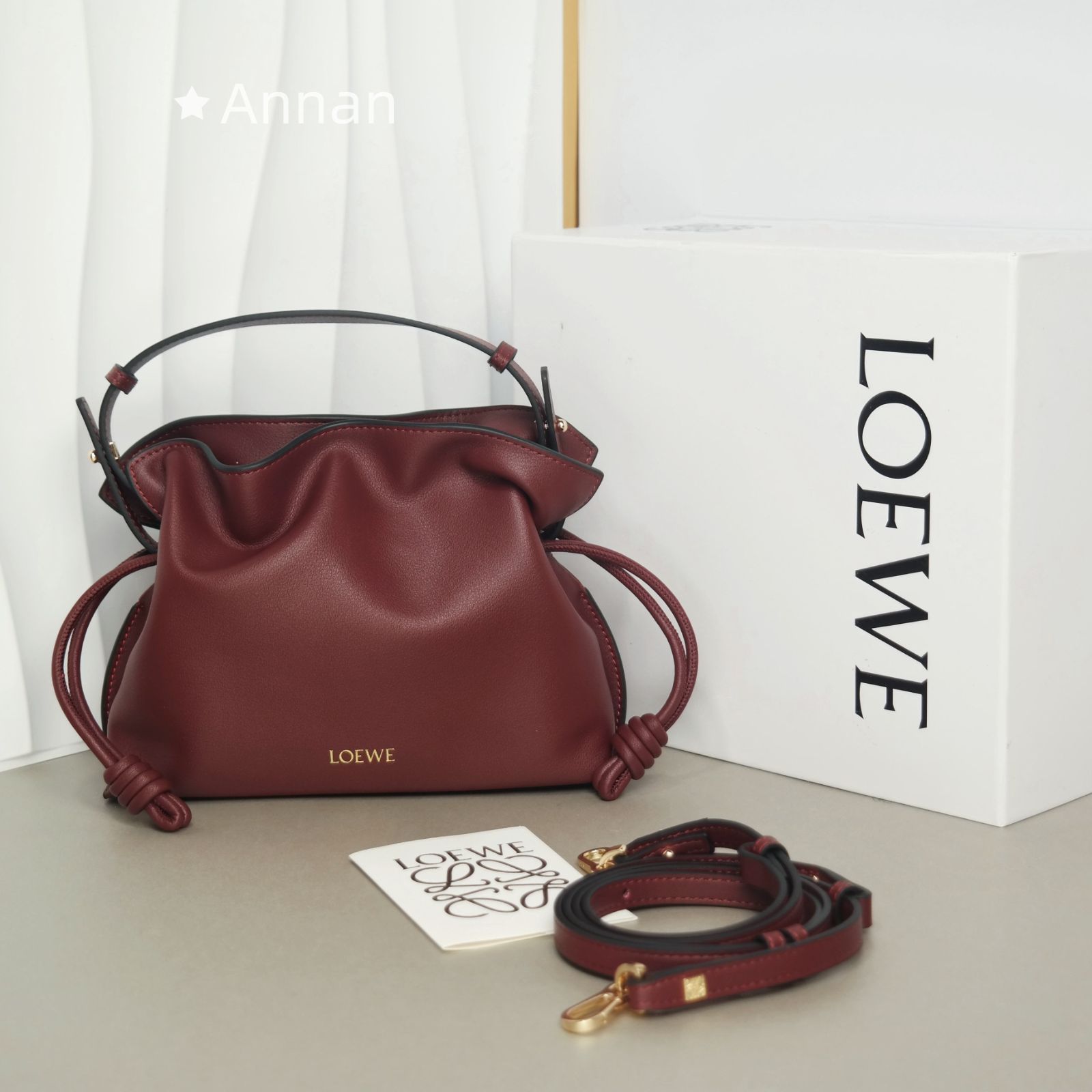 現行限定未使用に近いレディース LOEWE　ロエベ ショルダーバッグ