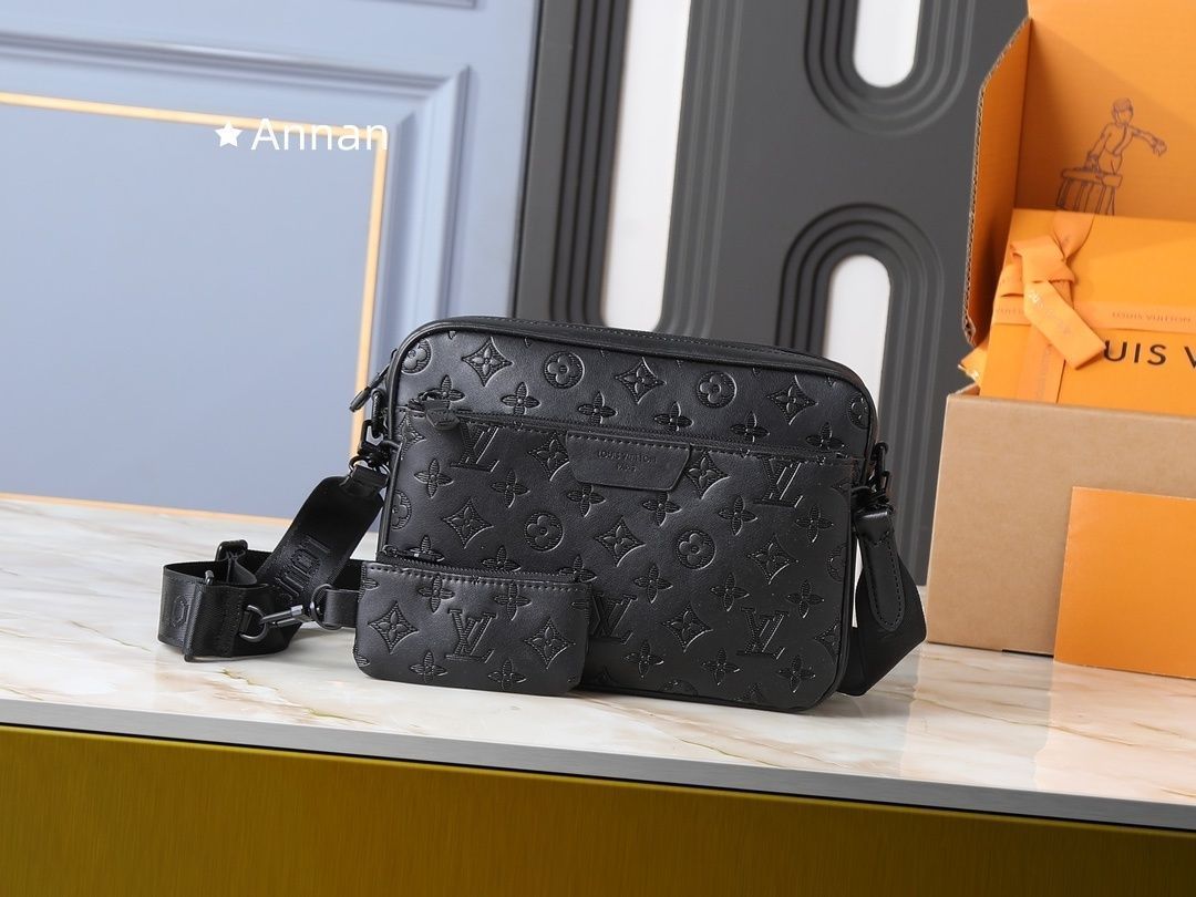 お洒落 極美品 LOUIS VUITTON ルイヴィトン ショルダーバッグ メンズ トリオ?メッセンジャー