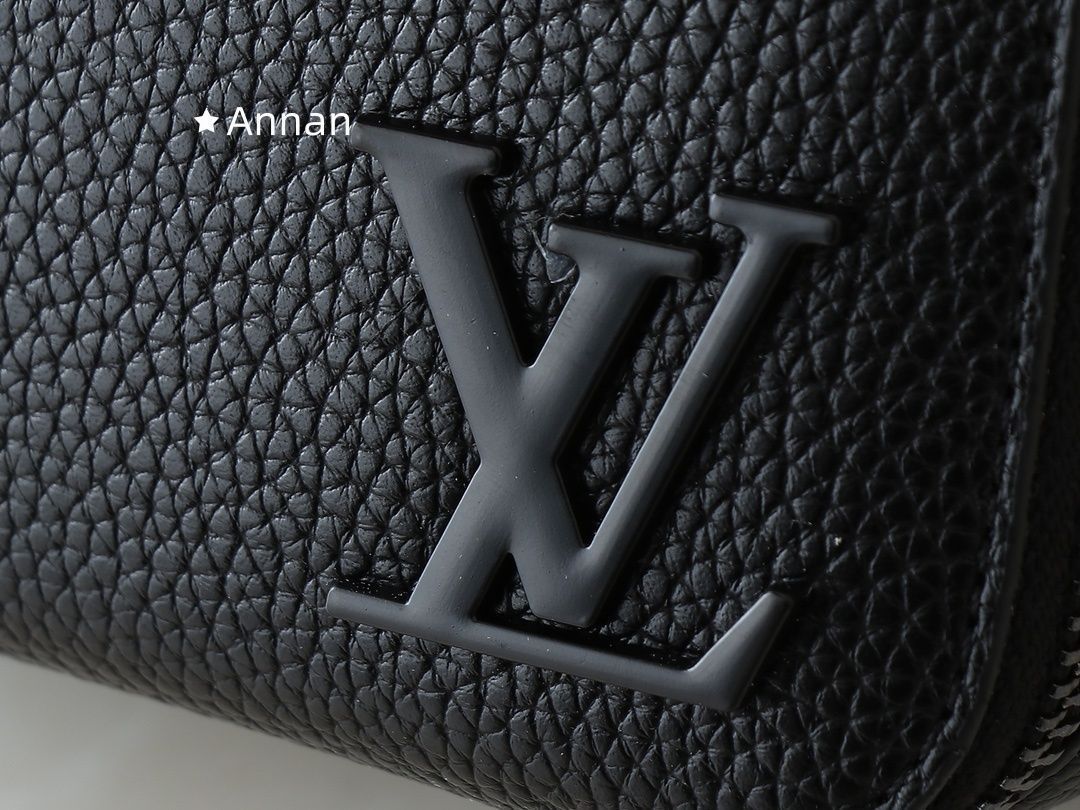 最終お値下げ　ルイヴィトン　ショルダーバック 最終値下げ LV LOUIS VUITTON ルイヴィトン ショルダーバッグ メンズ