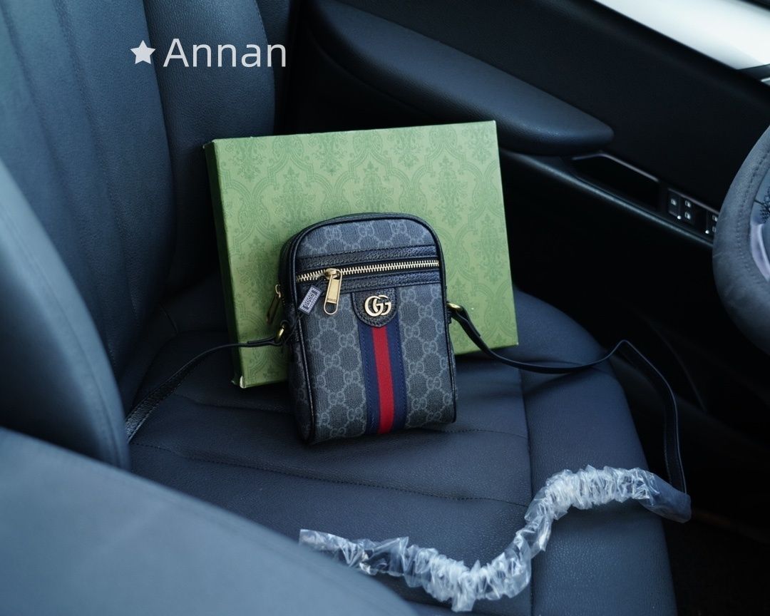 現行限定未使用に近い メンズ GUCCI グッチ ショルダーバッグ