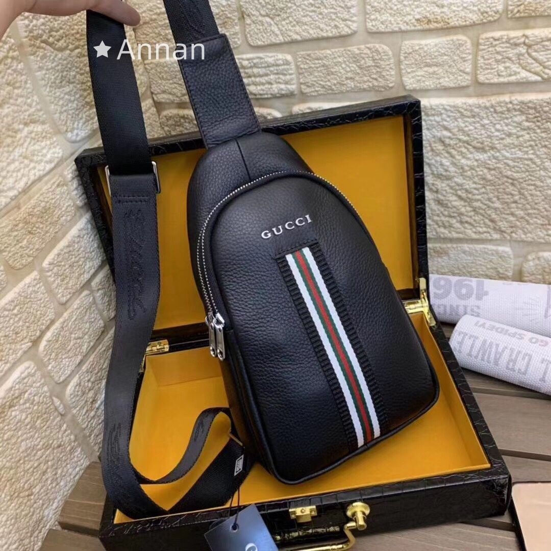 未使用に近い 美品★メンズ GUCCI グッチ ボディーバッグ
