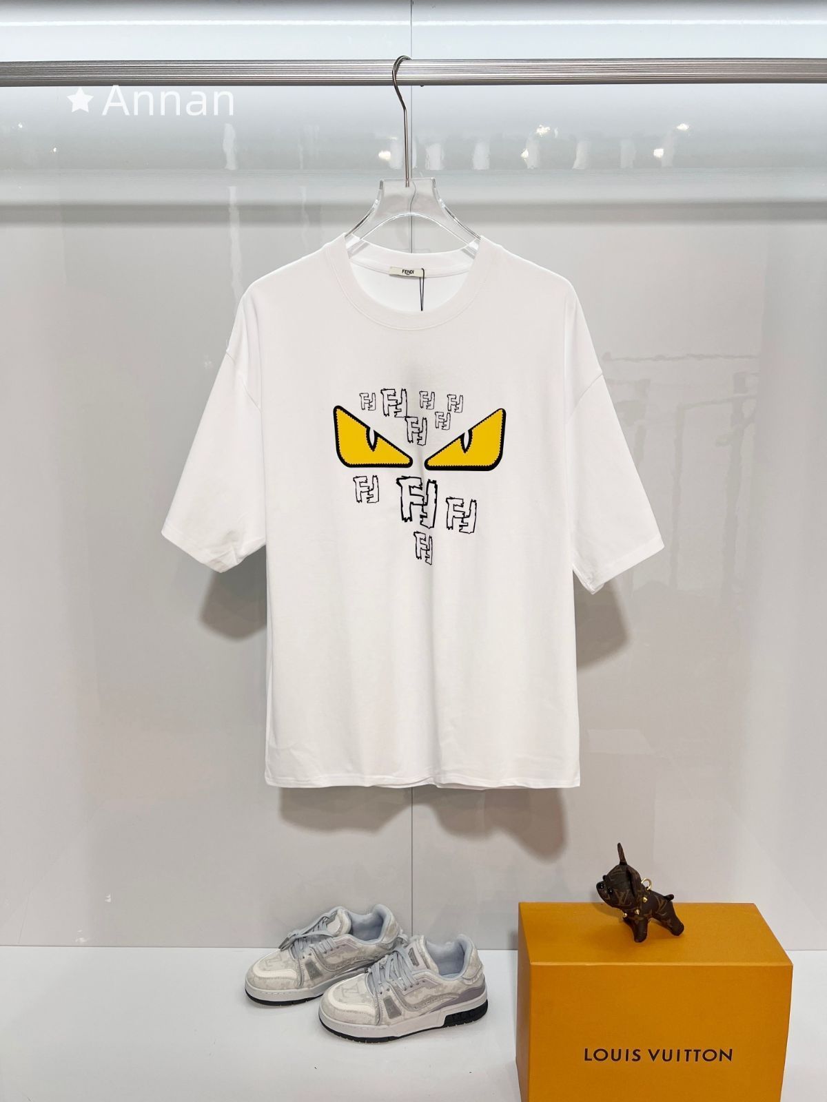 現行モデ 本日限定！FENDI フェンディ Tシャツ　半袖　夏服　トップス 男女兼用