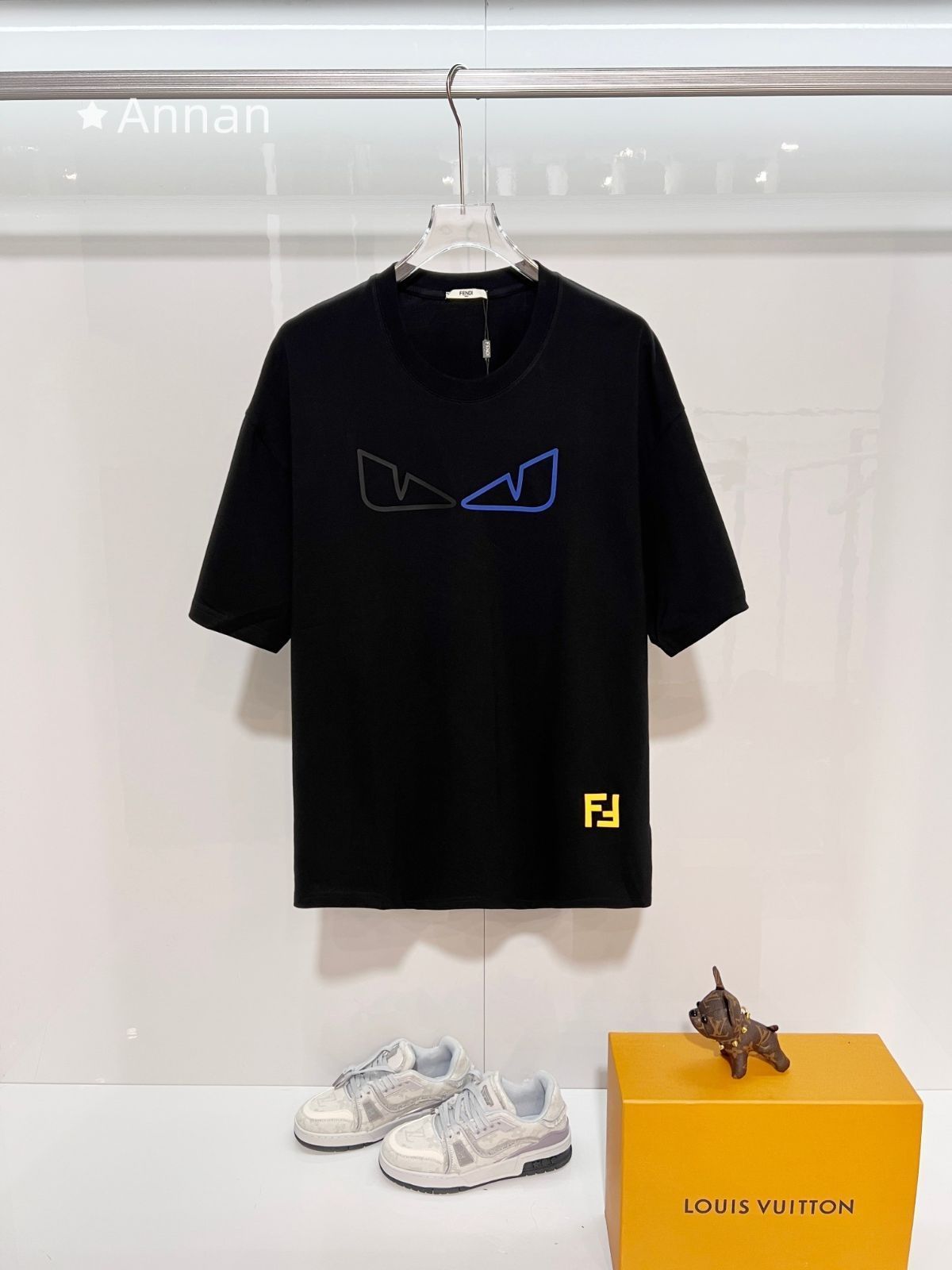 大幅値下げ FENDI フェンディ Tシャツ　半袖　夏服　トップス 男女兼用