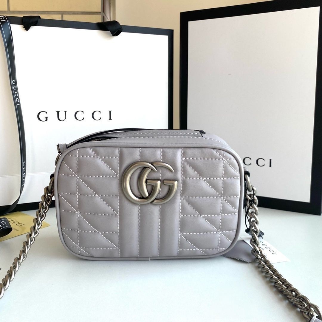 状態良 GUCCI グッチショルダーバッグ GGマーモント キルティングレザー