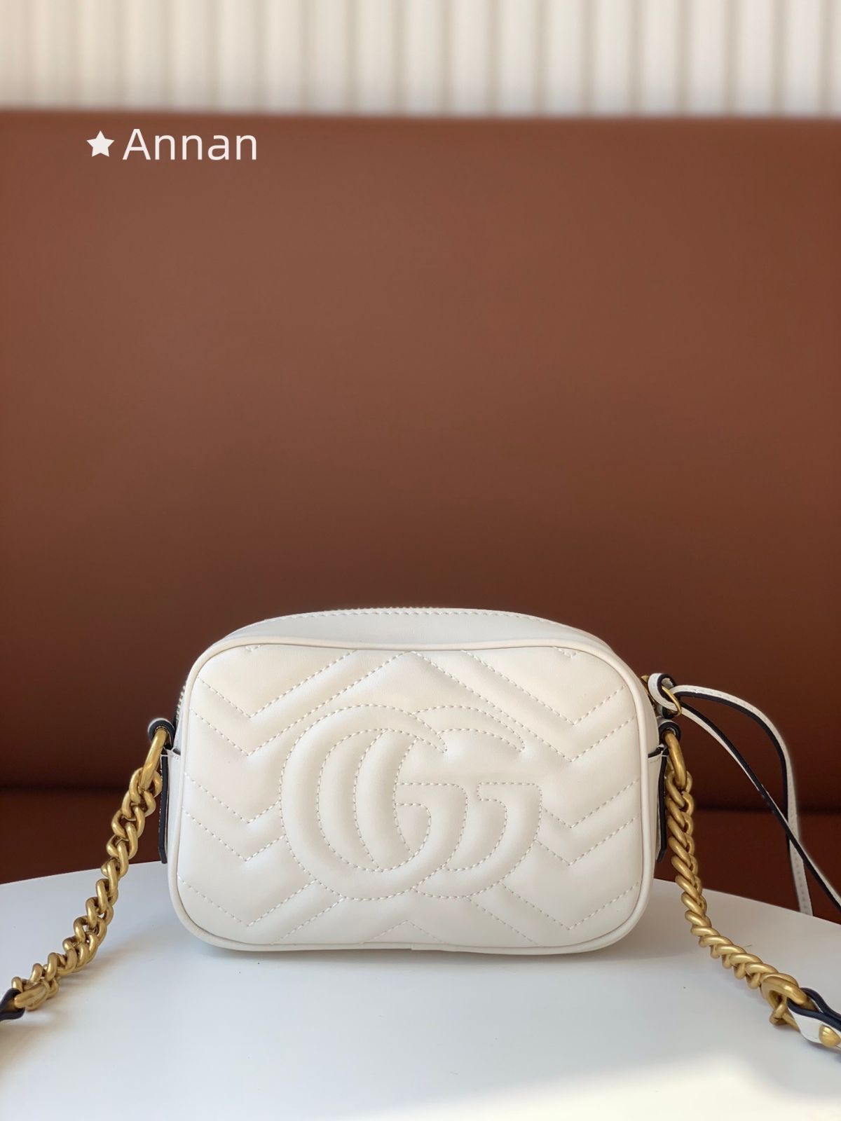 GUCCI グッチ　ショルダーバッグ　レザー　オールド　ホワイト　GG レア Vintage Old Gucci White Medium Satchel Leather Handbag. Italy
