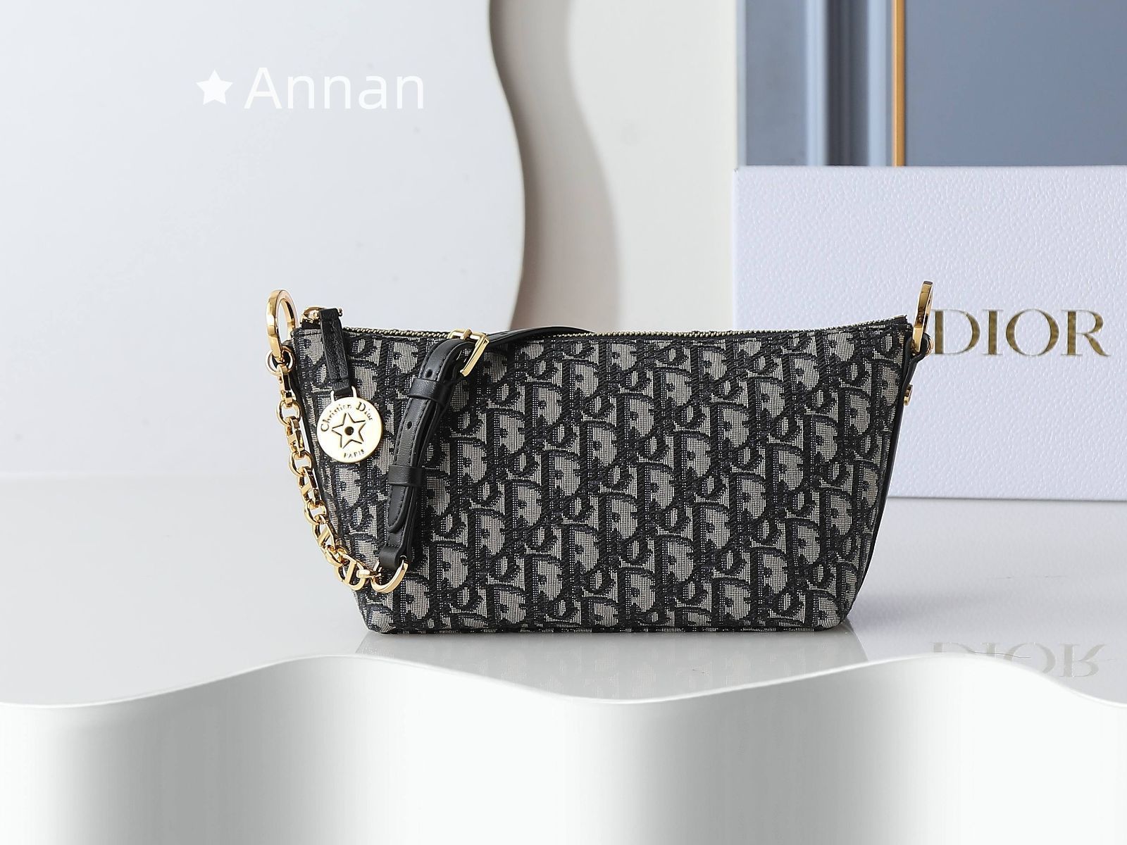 新品 超美品レディース Christian Dior クリスチャンディオール ショルダーバッグ