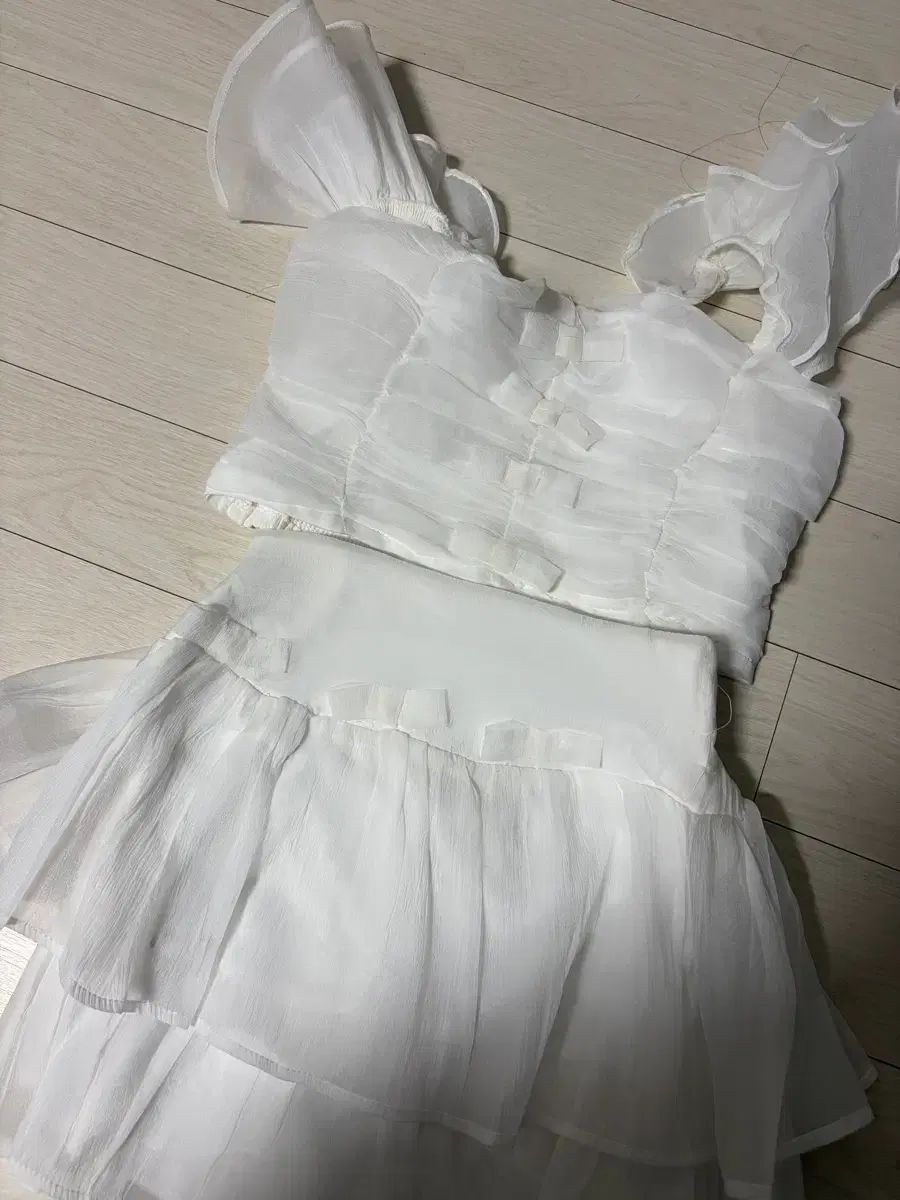白フリルセットアップ