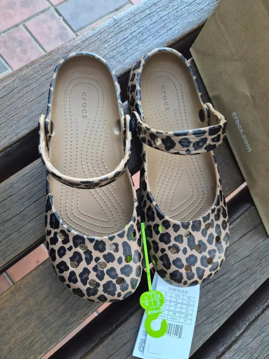 新品) Crocs クロックス バレエ ヒョウ柄 レオパード 230(6w)