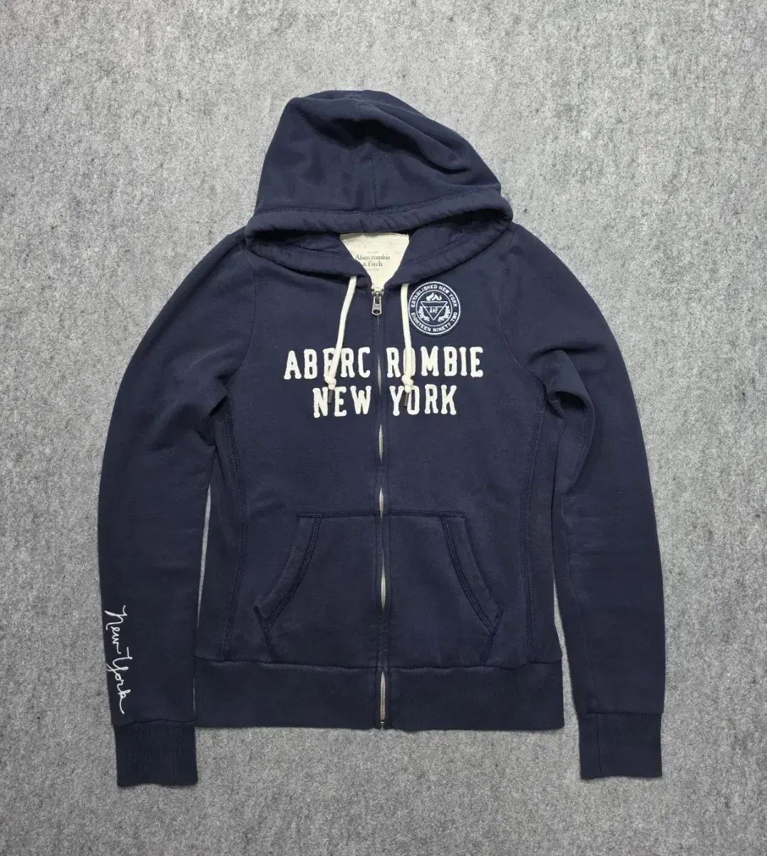 Abercrombie & Fitch ヴィンテージ NEW YORK スペル ロゴ スリムフィット フードジップアップ M