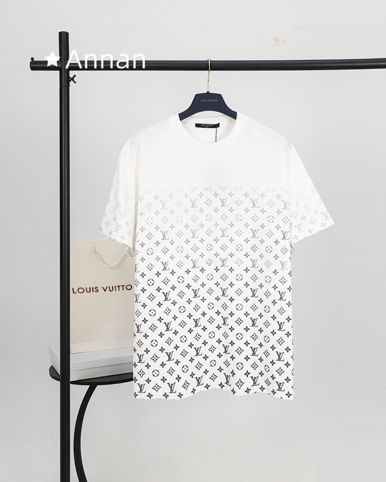 美品 美品 新品 LV LOUIS VUITTON ルイヴィトン Tシャツ　半袖　夏服　トップス 男女兼用