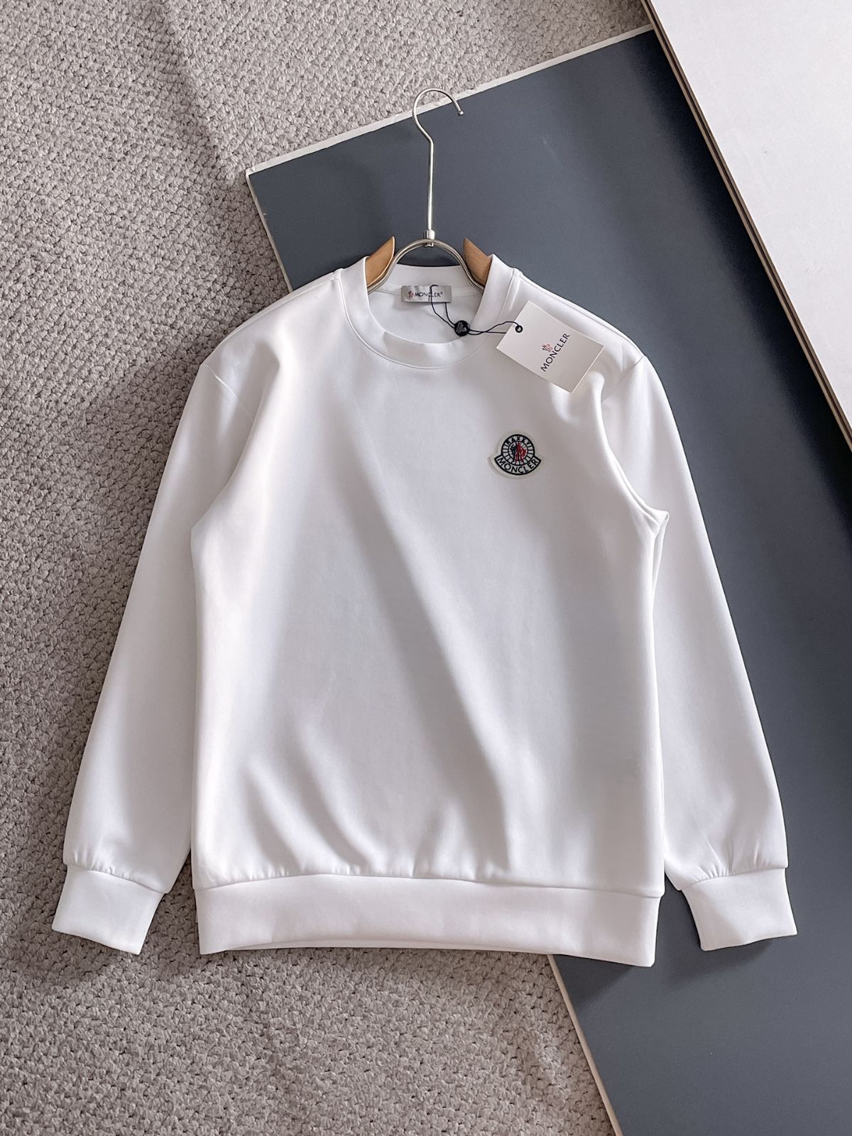 美品 本日特価 新品 新品 タグ付 MONCLER モンクレール パーカー 長袖Tシャツ トップス シンプルフード付きパーカー ユニセックス
