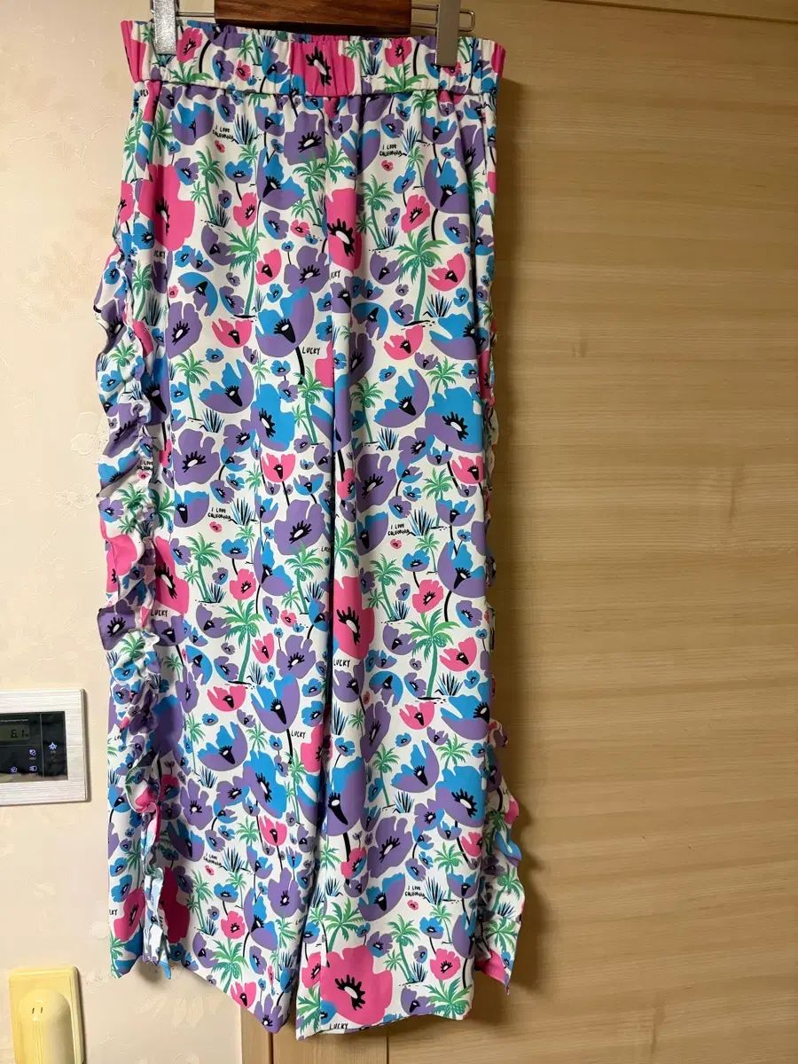 36 ラッキーシュエトゥ シフォン 花タイダイ染め ズボン 夏