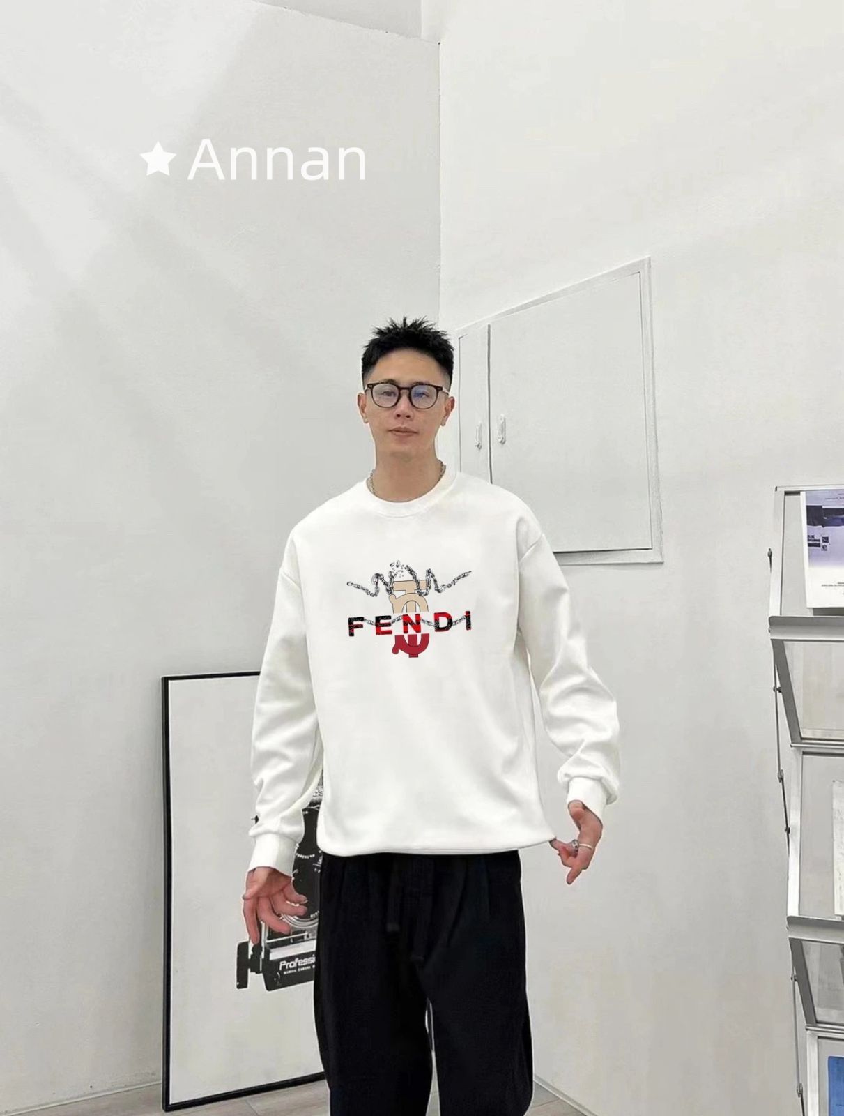 超美品値下げ 新品 タグ付 FENDI フェンディ パーカー シンプルフード付きパーカー ユニセックス