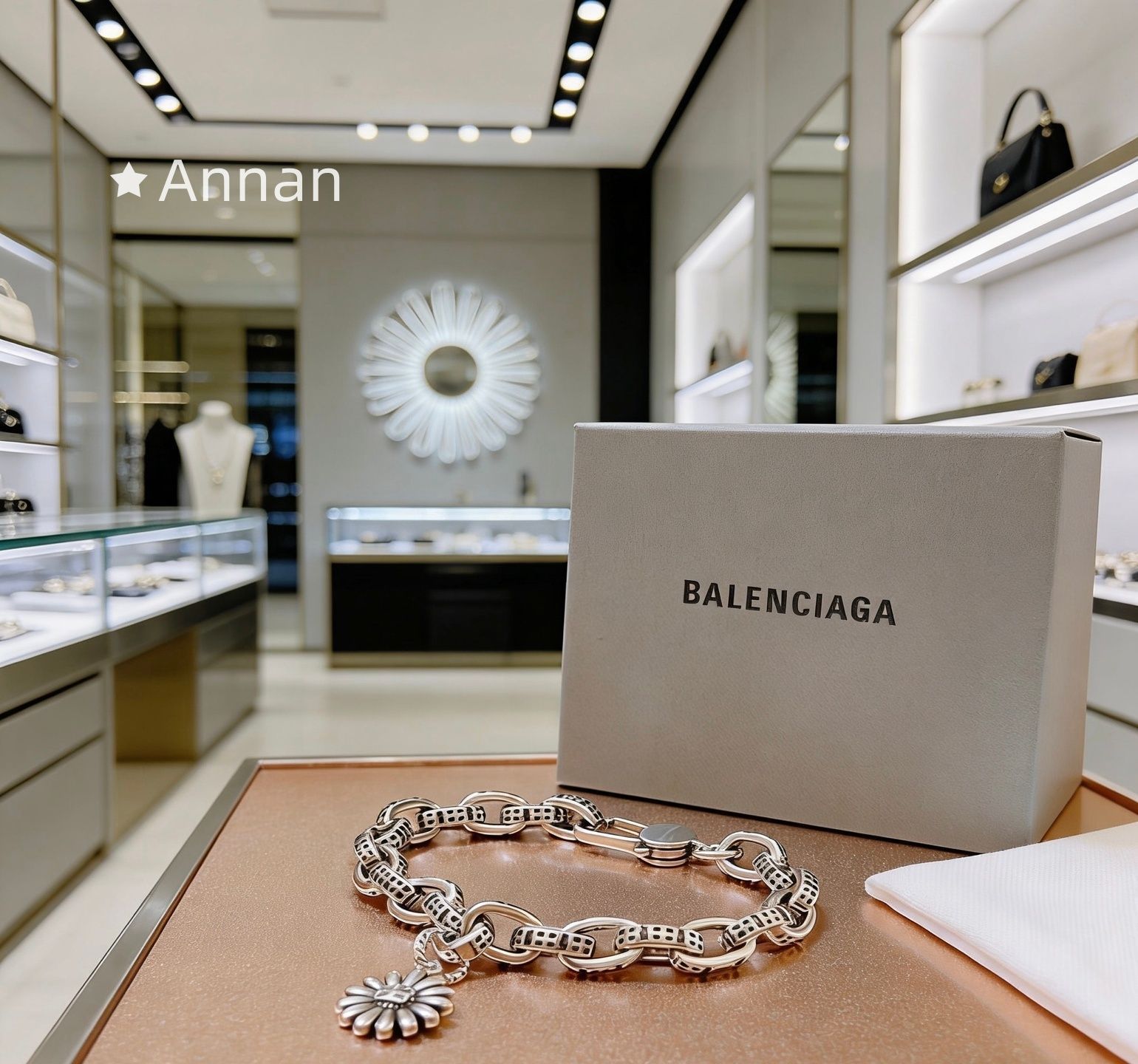 良品 新品！新品 BALENCIAGA バレンシアガ ブレスレット バングル