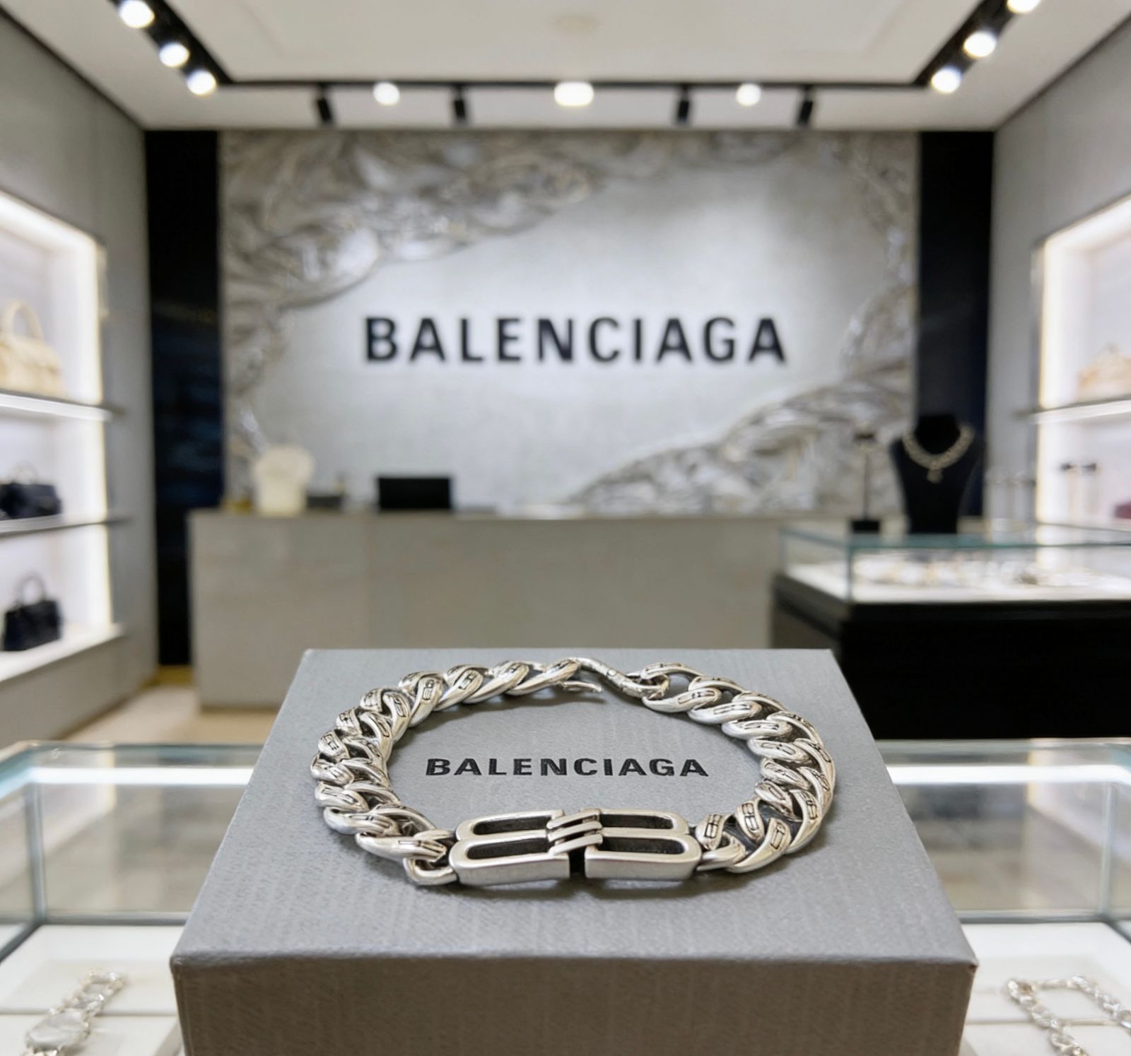 【未使用品】最終値下げ新品 BALENCIAGA バレンシアガ ブレスレット バングル リストバンド メンズ 結婚式 卒業式 清楚 イベント 入学式