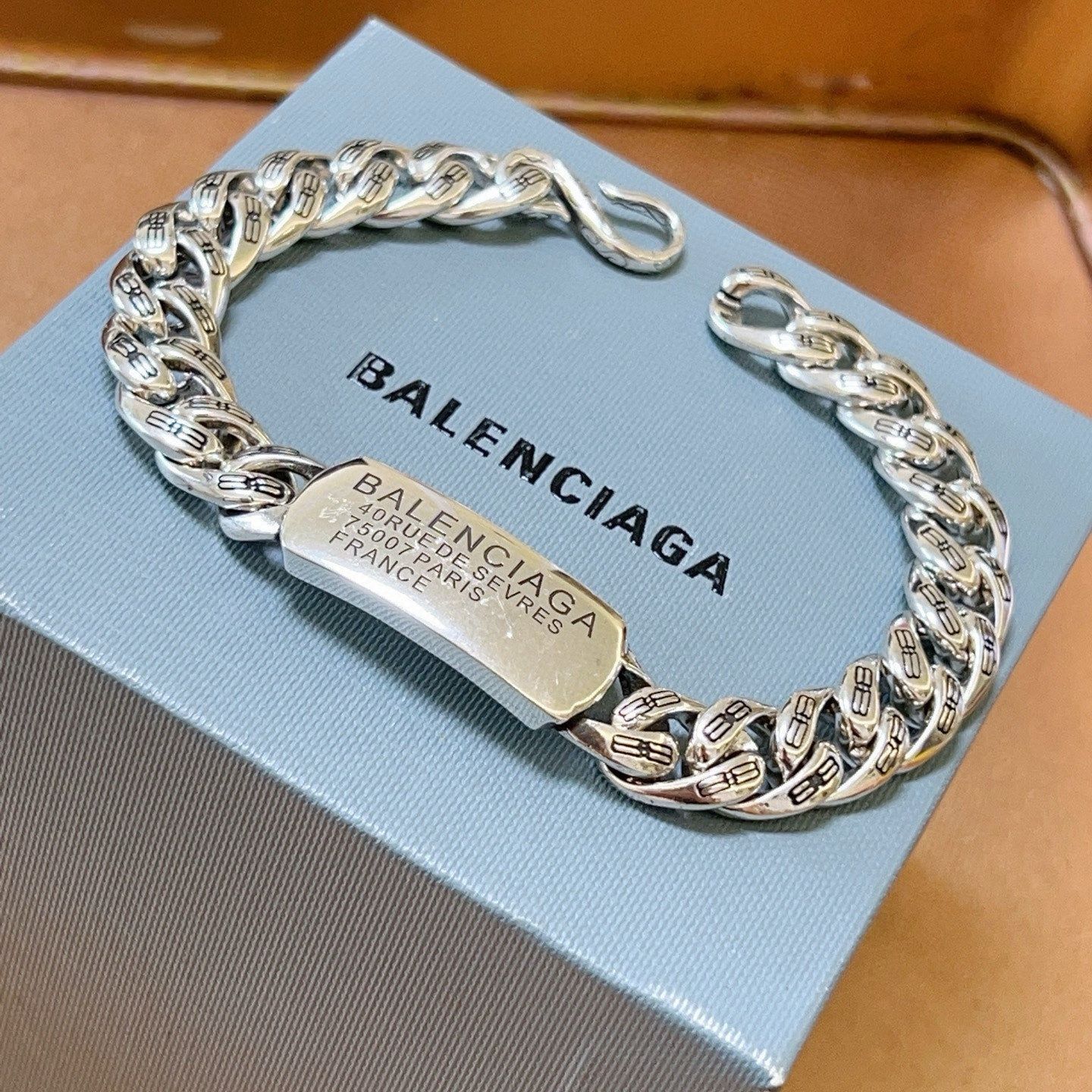 実用性 【極美品】新品 BALENCIAGA バレンシアガ ブレスレット バングル リストバンド メンズ 結婚式 卒業式 清楚 イベント 入学式