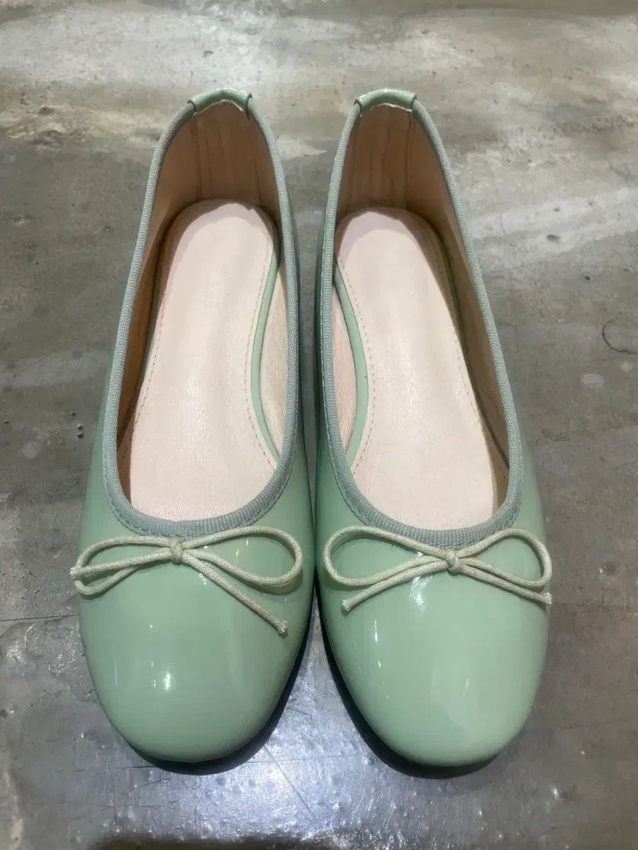 ミント エナメル リー ribbon フラットシューズ (新品)