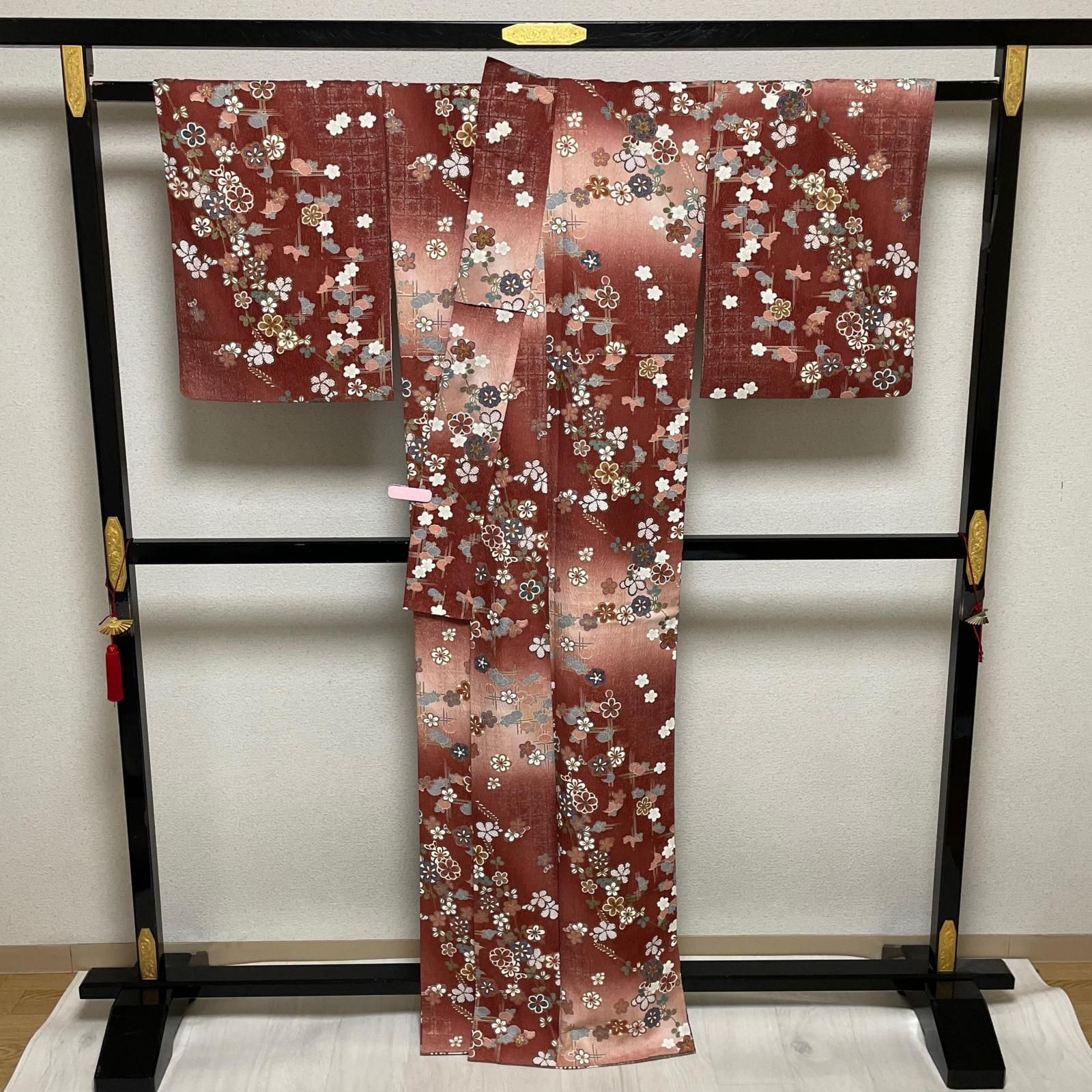しつけ付き 正絹 裄67 高級素材 小紋 着物 小紋 裄67 ふくれ織 華やかな花模様 着物 正絹 X-1343 - メルカリ