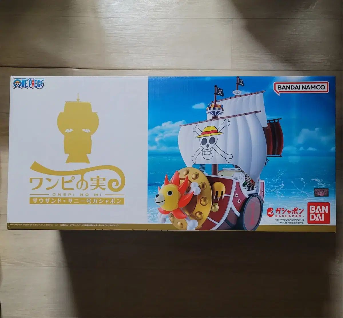 新品 ONE PIECE サウザンドサニー号 ガシャポン VENDING MACHINE Ver.