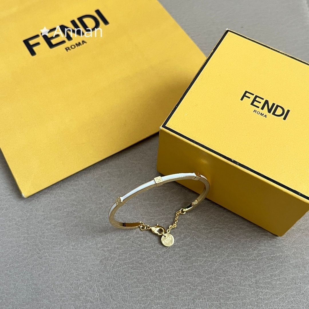 即完売 本日特価 超美品新品 FENDI フェンディ ブレスレット バングル リストバンド レディース 結婚式 卒業式 清楚 イベント 入学式