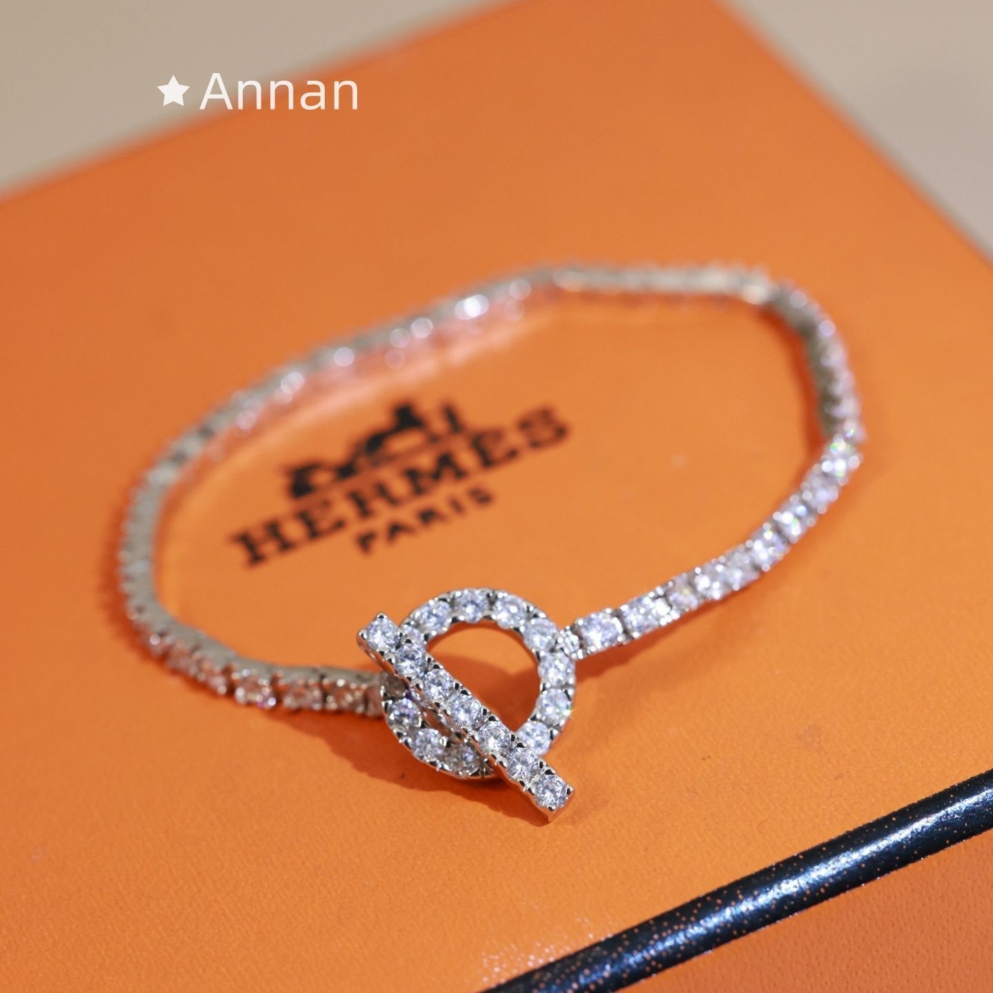 入手困難 ★★ 新品 HERMES エルメス ブレスレット バングル リストバンド レディース 結婚式 卒業式 清楚 イベント 入学式