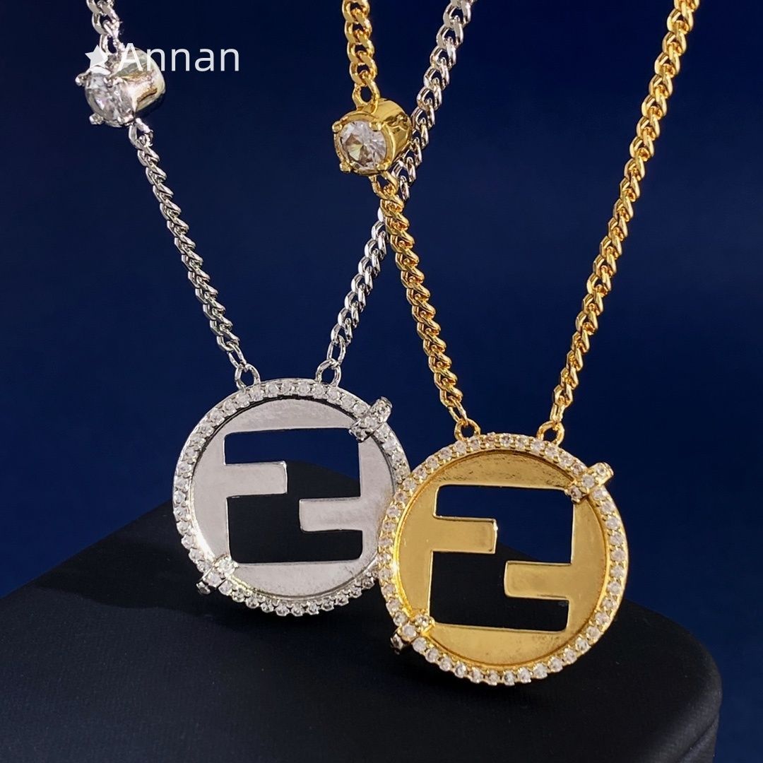 送料込☆送料込☆ 新品 FENDI フェンディ ネックレス レディース 結婚式 卒業式 清楚 イベント 入学式 6,080円