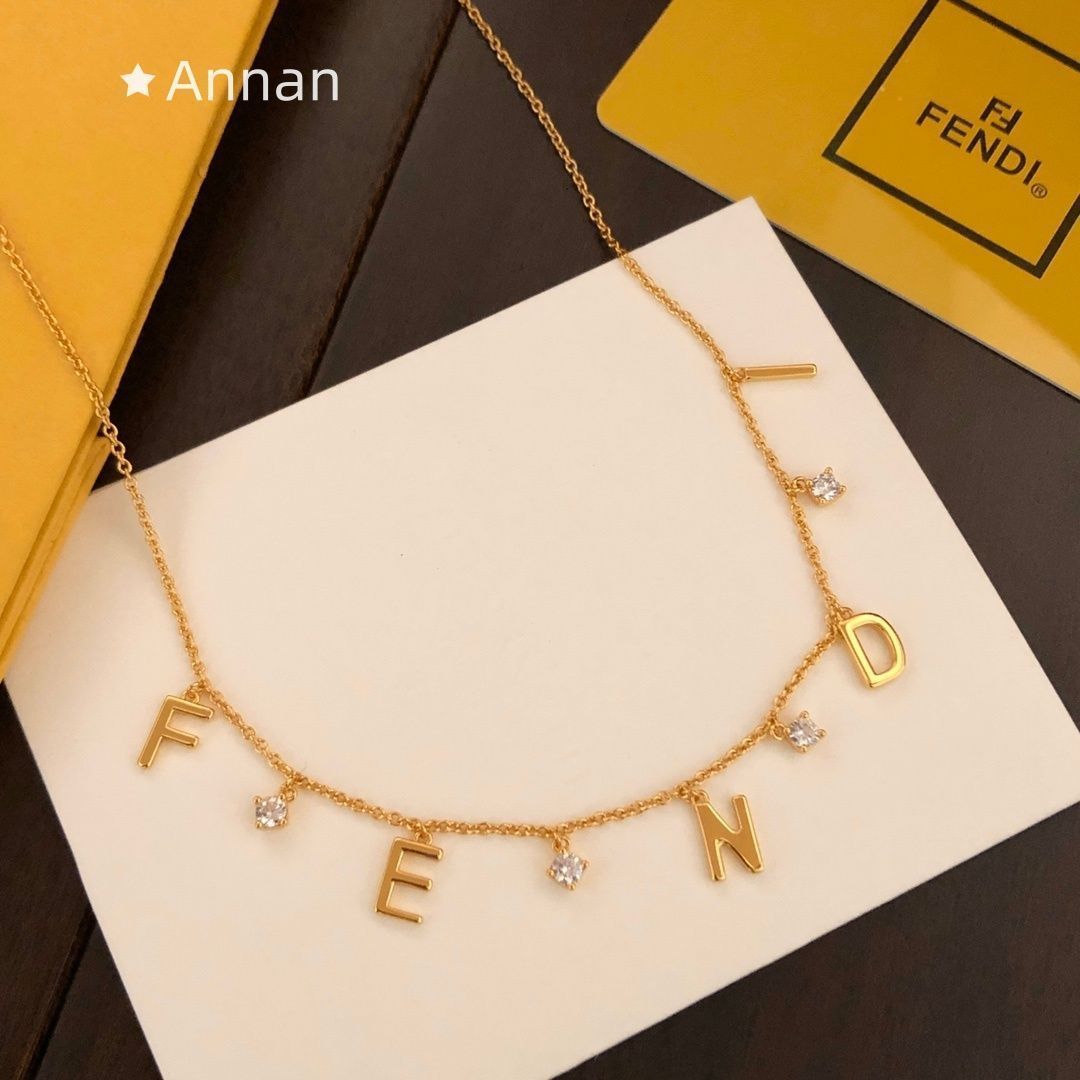送料込☆新品 FENDI フェンディネックレス レディース 結婚式 卒業式 清楚 イベント 入学式