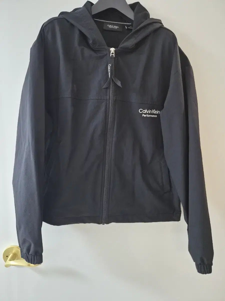 Calvin Klein カルバン・クライン パフォーマンス フード ウィンドブレーカー ブラック