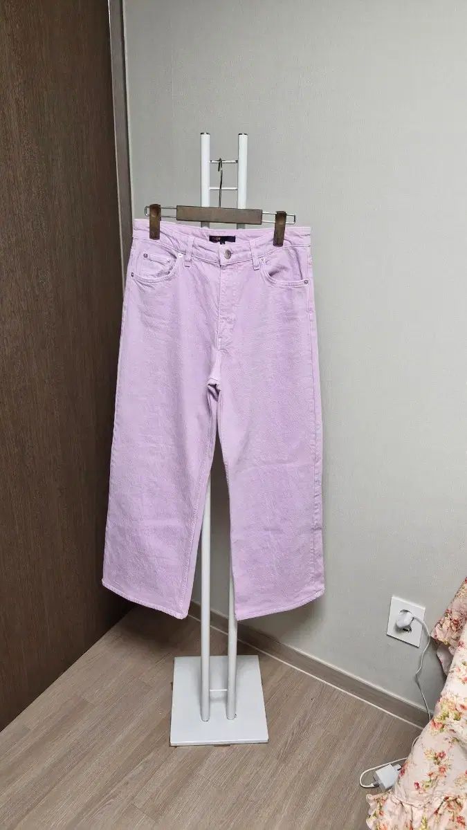 ほぼ新品 マージュmaje (38) パープル ピンク デニムパンツ