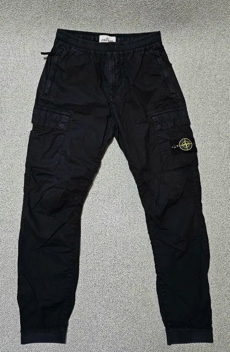 W30 サイズ STONE ISLAND ストーンアイランド ワッペン ジョガーパンツ ブラック 31,213円