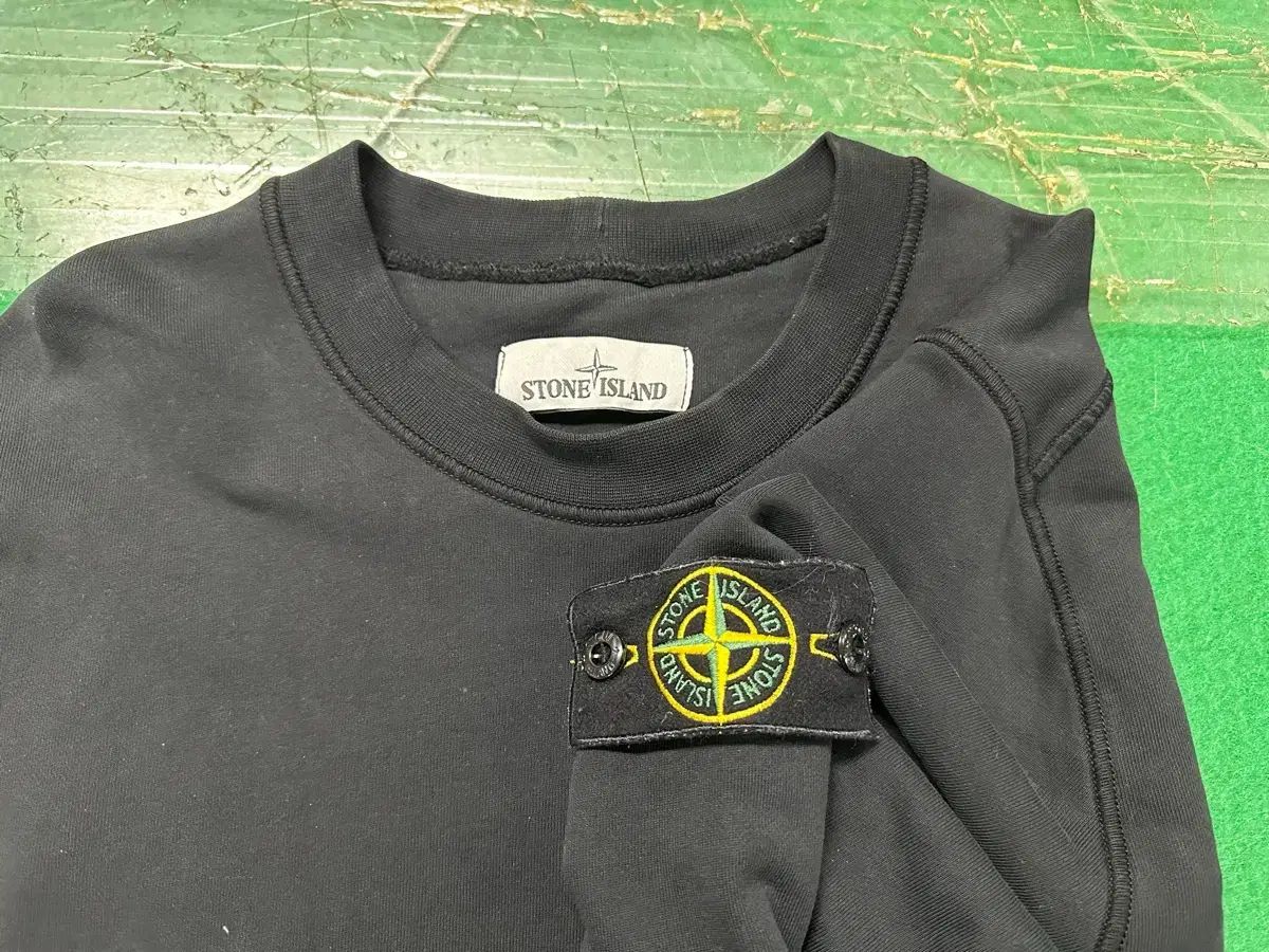 STONE ISLAND ストーンアイランド スウェット ブラック M サイズ