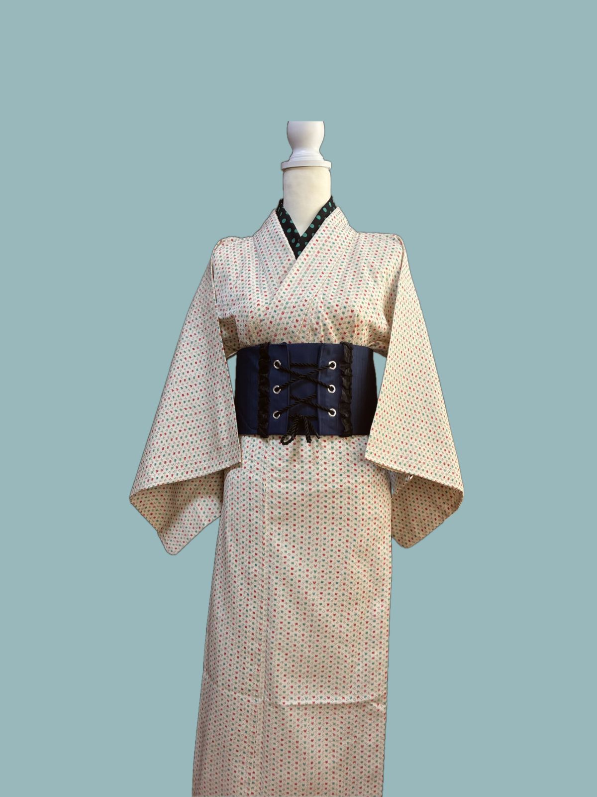 和洋折衷コーデ　着物リメイク　簡単着付け　白系ドット着物　紺にリボン帯