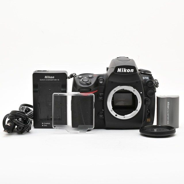 ＜良品＞ Nikon D700 ボディ｜デジタル一眼レフカメラ｜シャッター数2,411回｜フルサイズ機｜動作良好｜外観非常に綺麗｜実用性に優れたモデル