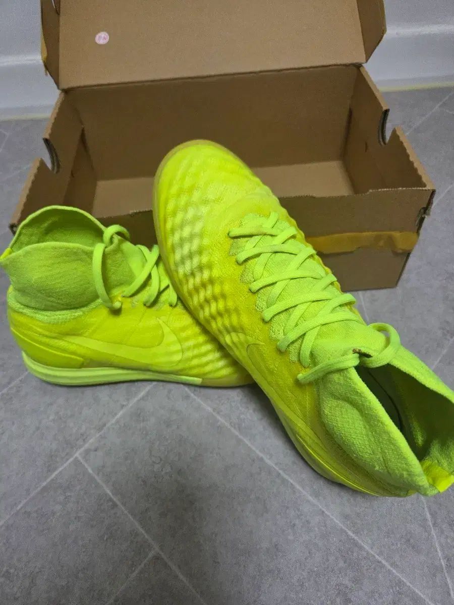 ナイキ サッカーシューズ マジスタ フィナーレ 26.5cm サイズ 出品 18,463円
