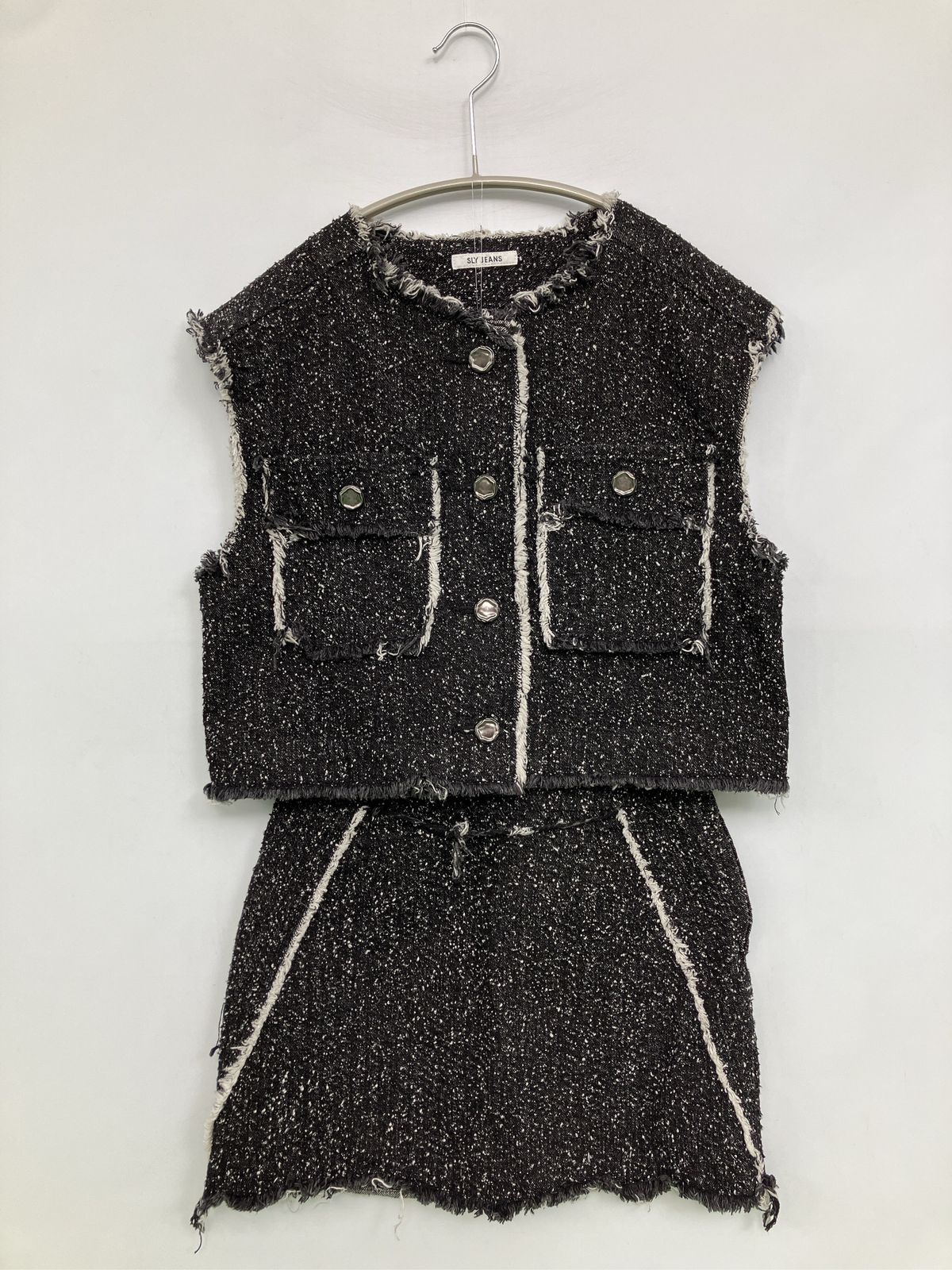 SLY JEANS スライジーンズ セットアップ トップス：フリーサイズ　スカート：Oサイズ ブラック コットン 無地 フリンジ シングル