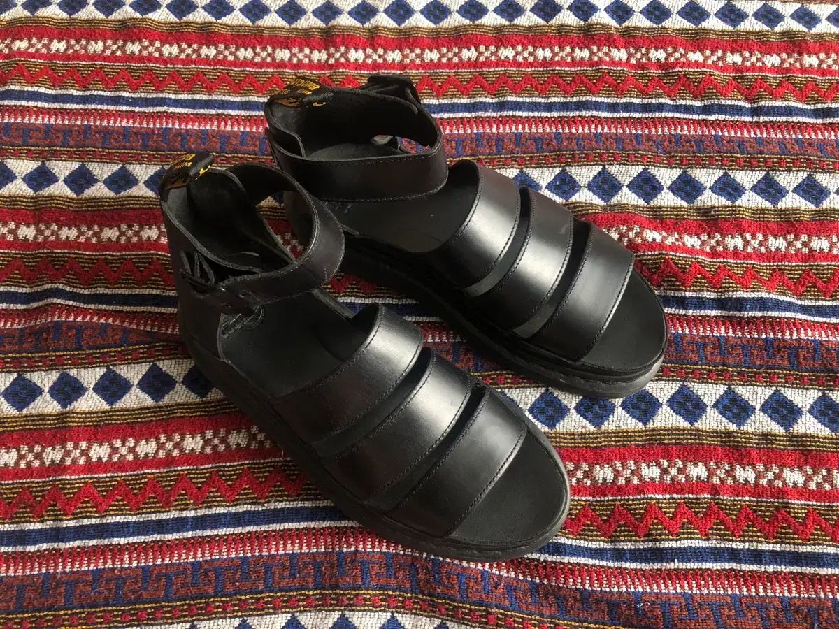 DR. MARTENS グラシア サンダル 270