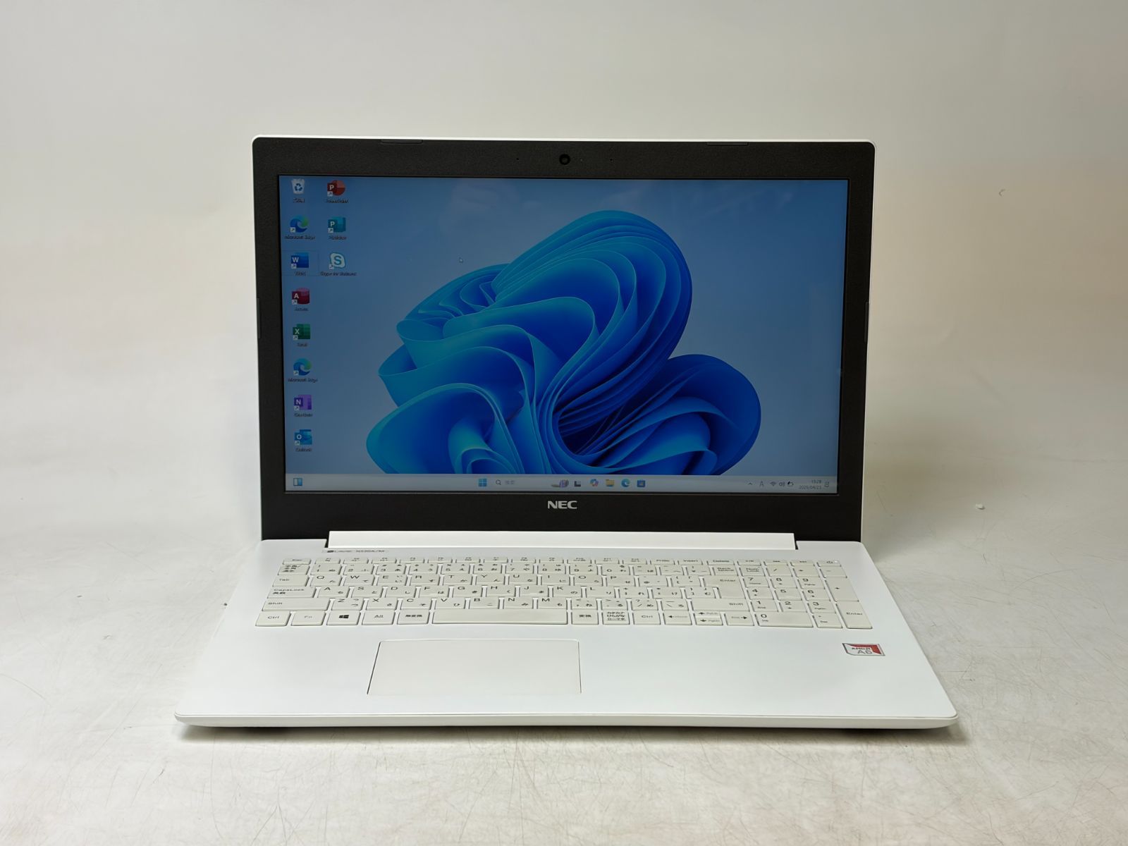 【良品】【7 日保証付き】NEC PC-NS20AM2W/AMD A6-9220C/8GB /SSD128GB /Windows /Office付きN2860_932