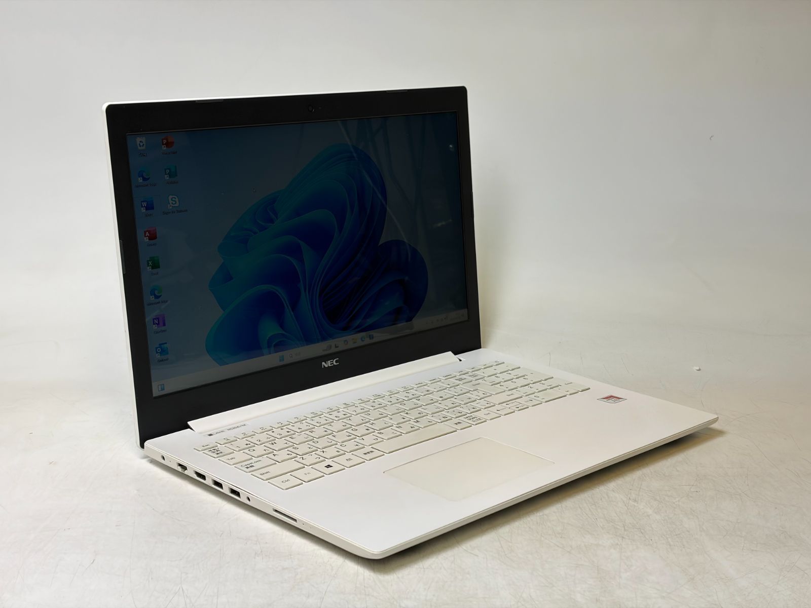 【良品】【7 日保証付き】NEC PC-NS20AM2W/AMD A6-9220C/8GB /SSD128GB /Windows /Office付きN2860_932