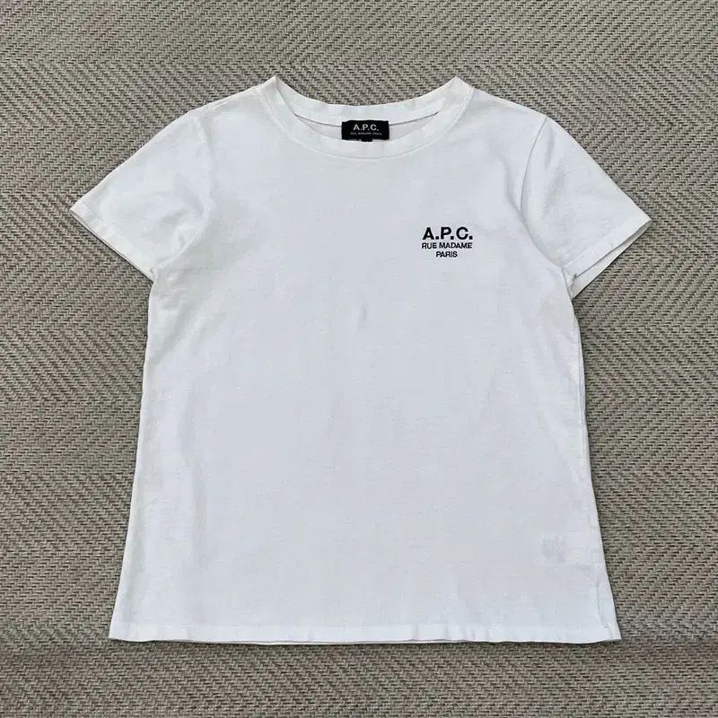 A.P.C. アーペーセー 刺繍ロゴ 半袖Tシャツ r3675